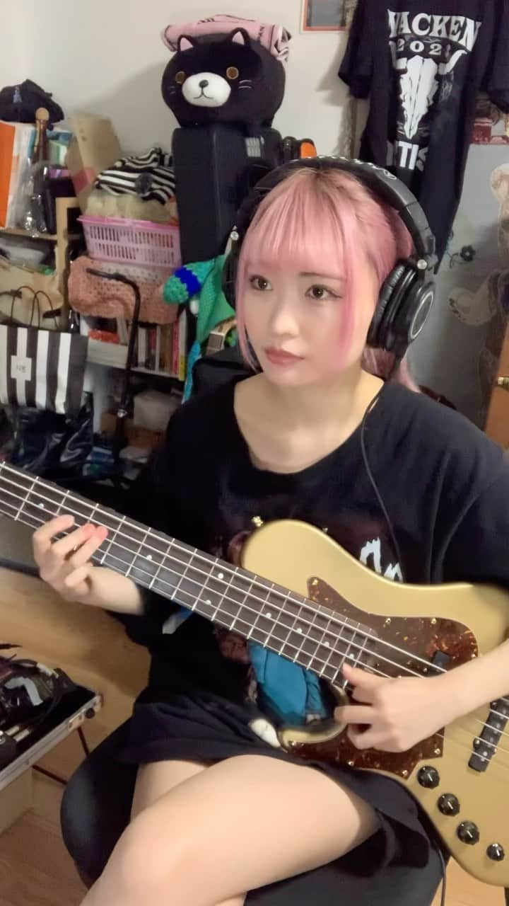 わかざえもん（コロナナモレモモ）のインスタグラム：「How about heavy groove slap⁇😏🔥 #bass #bassist #bassplayer」