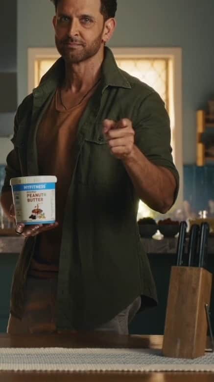 リティク・ローシャンのインスタグラム：「Mere health ka tasty partner @myfitness Peanut Butter, iske har bite main hai protein se bhara chocolaty punch!   #MyFitness #HealthySnacking #ChocolatePeanutButter #HealthkaTastyPartner #AD」