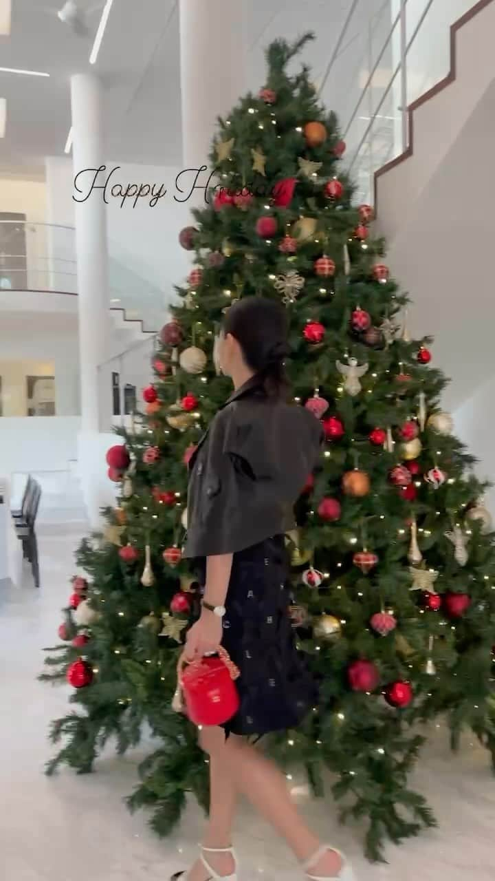 碧井椿のインスタグラム：「Christmas Party2023🎄✨  私たちにとって大切な方々を お招き致しました✨✨✨  (写真はごく一部💕)  今年から チャリティーガラパーティーとして 日本中の施設の子供達へ届けます♡  #公益社団法人 JEO #chiakiss foundation」