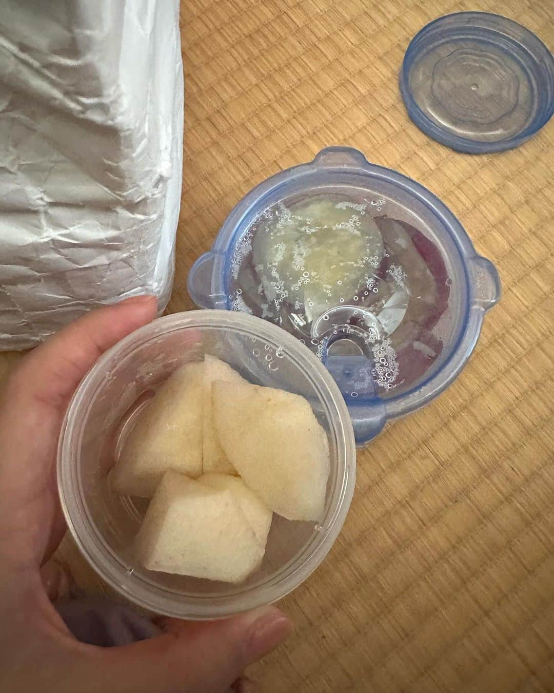 田中美麗さんのインスタグラム写真 - (田中美麗Instagram)「昨日放送のABCテレビ ドラマ「こういうのがいい」第7話、いかがだったでしょうか！ 遂に次回、、、🥹 お見逃しの方は、TVer、DMMTVでご覧いただけますので、ぜひ！  と、話変わりますが。。。  ドラマ期間中は、ドラマの公式Instagramにもちょこっと載っていましたが @kouiunogaii_abc  毎日現場にお弁当を持参していまして、これ全部別の日の写真だけどメニューは大体同じ🍠 朝早いから、インスタ映えとか気にせずな ズボラ感満載だけど、家族の支えもありなんとか撮影期間乗り越えられました👏  撮影期間でさつまいもどれくらい食べんたんだろう？って感じ。  結果的にさつまいもってカロリーも糖質もあるからダイエットになったのか？って撮影序盤になって気付いたり笑 でも、余分な物を体に入れなかったからか、揚げ物とか小麦粉とかね！だからすごい体は朝スッキリして現場に行けてたからよかったなって思う！ 結果オーライ！😆  撮影終わりにスタッフさんに連れてってもらった焼肉が沁みるほど美味しくて、これこれ〜って噛み締めたことも一生忘れない🥺  その前に、体型維持しとけっ！って話なんだけどね💦笑 ご飯大好きなんだも〜ん🫠🙄  食べた分、動かないとね！  #こういうのがいい」12月11日 14時49分 - mirei_tanaka_