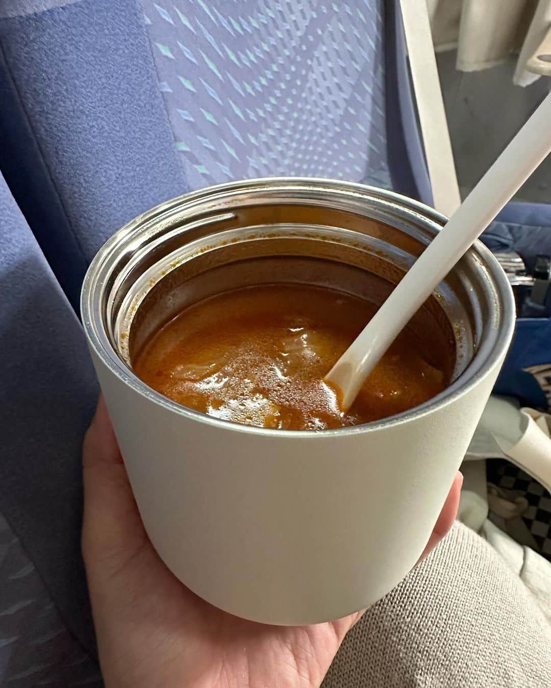 田中美麗さんのインスタグラム写真 - (田中美麗Instagram)「昨日放送のABCテレビ ドラマ「こういうのがいい」第7話、いかがだったでしょうか！ 遂に次回、、、🥹 お見逃しの方は、TVer、DMMTVでご覧いただけますので、ぜひ！  と、話変わりますが。。。  ドラマ期間中は、ドラマの公式Instagramにもちょこっと載っていましたが @kouiunogaii_abc  毎日現場にお弁当を持参していまして、これ全部別の日の写真だけどメニューは大体同じ🍠 朝早いから、インスタ映えとか気にせずな ズボラ感満載だけど、家族の支えもありなんとか撮影期間乗り越えられました👏  撮影期間でさつまいもどれくらい食べんたんだろう？って感じ。  結果的にさつまいもってカロリーも糖質もあるからダイエットになったのか？って撮影序盤になって気付いたり笑 でも、余分な物を体に入れなかったからか、揚げ物とか小麦粉とかね！だからすごい体は朝スッキリして現場に行けてたからよかったなって思う！ 結果オーライ！😆  撮影終わりにスタッフさんに連れてってもらった焼肉が沁みるほど美味しくて、これこれ〜って噛み締めたことも一生忘れない🥺  その前に、体型維持しとけっ！って話なんだけどね💦笑 ご飯大好きなんだも〜ん🫠🙄  食べた分、動かないとね！  #こういうのがいい」12月11日 14時49分 - mirei_tanaka_