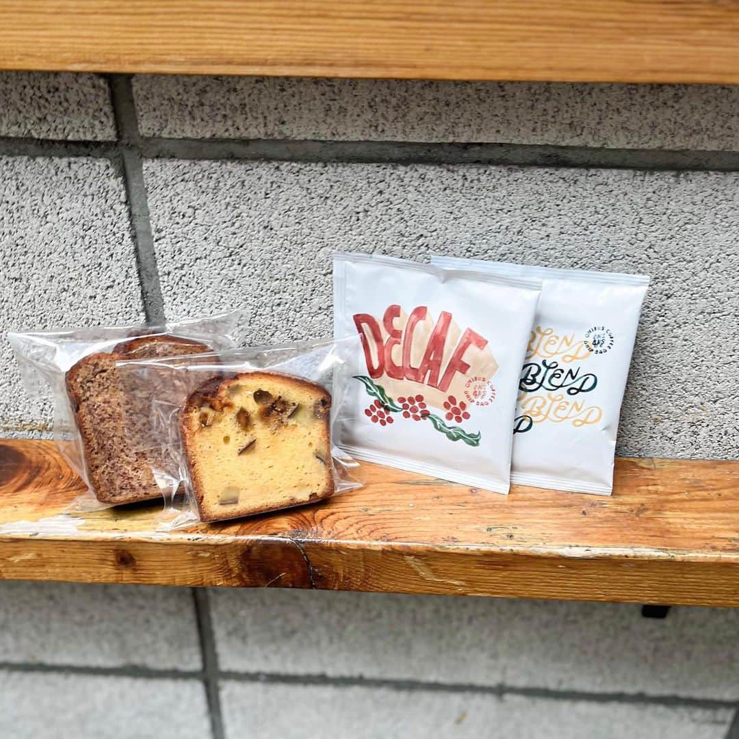 ABOUT LIFE COFFEE BREWERSさんのインスタグラム写真 - (ABOUT LIFE COFFEE BREWERSInstagram)「【ABOUT LIFE COFFEE BREWERS 道玄坂】  Decaf dripbags are now available at the Dogenzaka store🏠 You can enjoy them at home with baked goods that change with the seasons or as a gift🎁  道玄坂店でもDecaf dripbag の販売がスタートしました☕️  季節の流れとともに変化していく焼き菓子と共に ご自宅で、またはプレゼントとしても お楽しみいただけます🍪  今日も18時までお待ちしてます👫  🚴dogenzaka shop 9:00-18:00(every day!!) 🌿shibuya 1chome shop 8:00-18:00  #aboutlifecoffeebrewers #aboutlifecoffeerewersshibuya #aboutlifecoffee #onibuscoffee #onibuscoffeenakameguro #onibuscoffeejiyugaoka #onibuscoffeenasu #akitocoffee  #stylecoffee #warmthcoffee #aomacoffee #specialtycoffee #tokyocoffee #tokyocafe #shibuya #tokyo」12月11日 15時07分 - aboutlifecoffeebrewers
