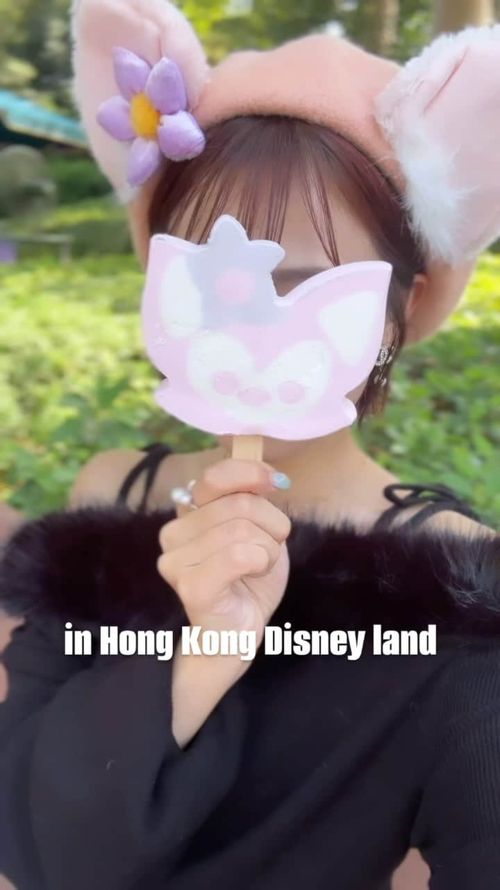 桑原茉萌のインスタグラム：「Hong Kong DisneyLand🏰🇭🇰❤️  リーナベルのアイスの味はまろやかな苺味でおいしんでぃでした🍓❣️  #disney #disneyland #disneyworld #disneygram #hongkongdisneyland #hongkong #香港 #香港ディズニーランド #香港ディズニー #香港旅行 #香港美食 #hongkongfoodie #hongkongfood #hongkongtrip #hongkongtravel #fyp #リーナベル #duffyandfriends #linabell」