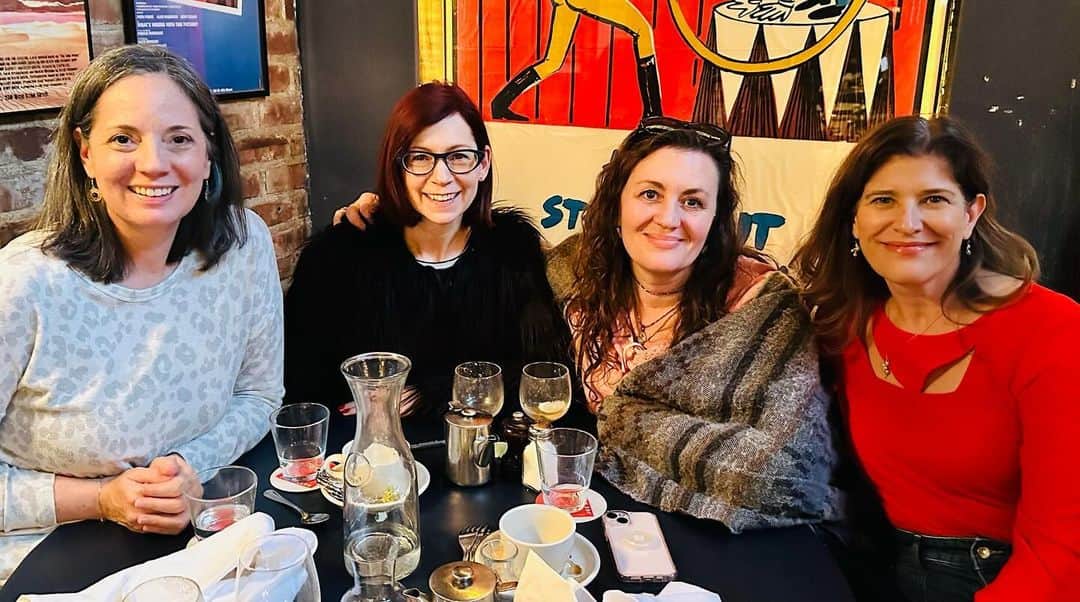 キャリー・プレストンのインスタグラム：「The holidays wouldn’t be complete without a 4 hour lunch with these chosen sisters #FriendsForever」