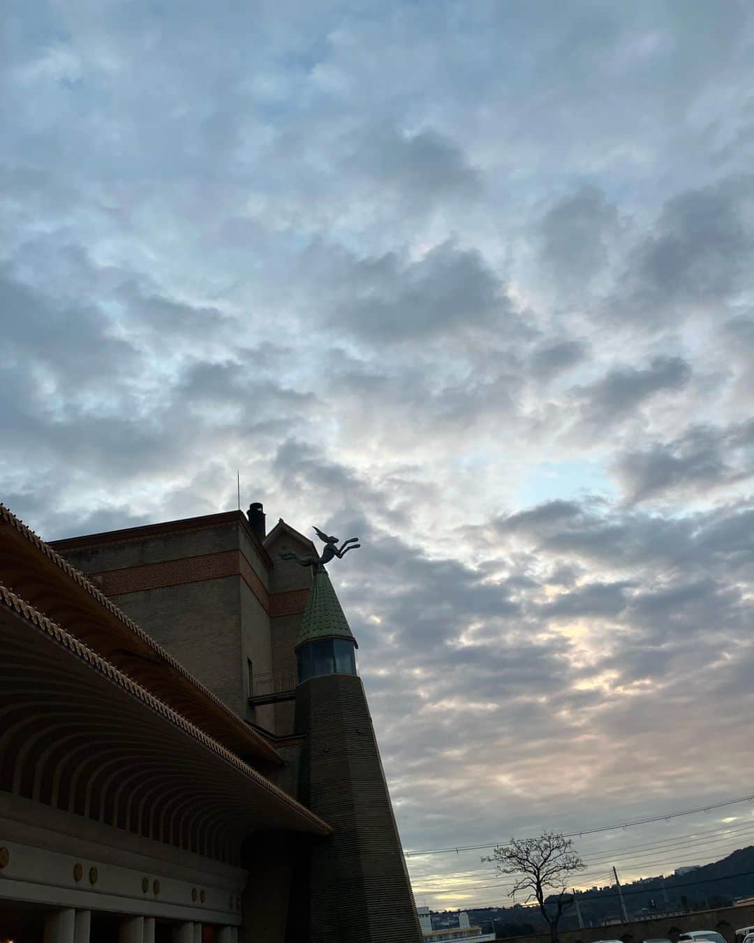 吉見佑子さんのインスタグラム写真 - (吉見佑子Instagram)「おはよう。曇ってるけどなんだかセンチメンタルで美しい朝　川久」12月11日 6時53分 - yuko_yoshimi