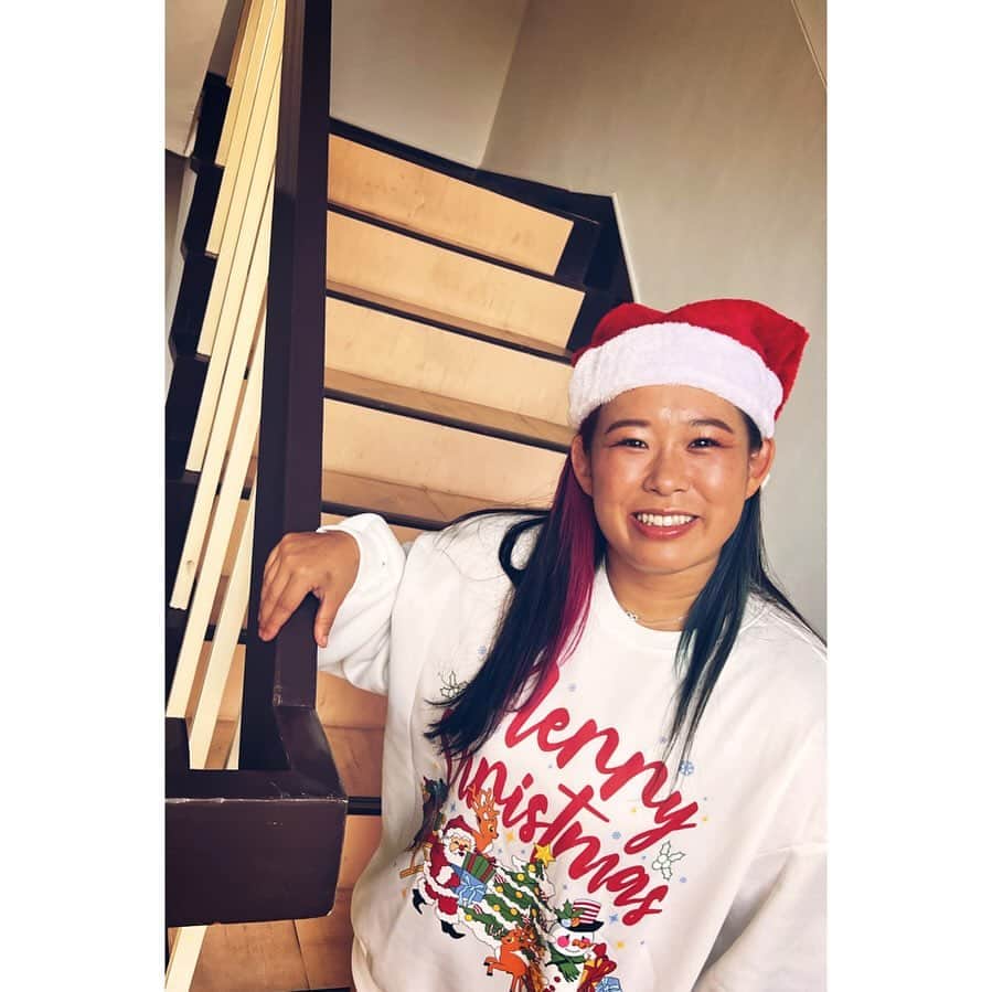 橋本千紘のインスタグラム：「クリスマスまで2週間です🎄 ⁡ ださトレーナーを着て、お出かけしまくります。 ⁡ #SENJO #仙女 #ぎゅん #KAIBUTSU #クリスマス  #センダイガールズプロレスリング #sendaigirlspro  #女子プロレス #プロレス #prowrestling #prowrestler #筋肉女子  #道場 #training #muscle #musclegirl」