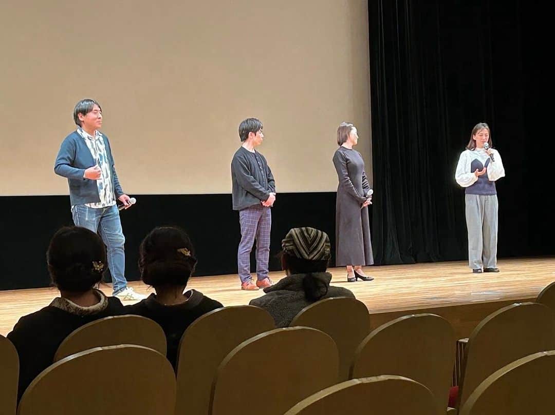 上久保慶子さんのインスタグラム写真 - (上久保慶子Instagram)「三重郡川越町にて 「リ、ライト」上映イベント 無事に終えました🌸 主催の大川運輸社長の 大川ひろこさん筆頭に、 埼玉県川越市からの応援団の皆さん やスタッフさん、地元スタッフの皆さんの素晴らしいチームワークのおかげで、素敵な上映イベントでした❣️ 皆さんに良くしていただき、本当に感謝の1日💕何よりも、沢山のお客様に観ていただき、とても良い映画でしたとお声がけ下さり、本当に嬉しかったです🥰 関係者全ての皆様、お客様、誠に誠にありがとうございました💕  上映後は、久々の登壇と、 リライト出演者でありサックス奏者の田中邦和さんと宮崎カポネさんのデュオもあって、JAZZにも酔いしれた贅沢な1日でした🥰  #大川運輸 さん #大川ひろこ さん #あいあいホール #ゆきき の #きき さん #三重郡川越町 #埼玉県川越市 #川越リライト #田中邦和 さん #宮崎カポネ信義 さん #梅宮万紗子 #上久保慶子 #森英律 #えんどうまめこ #一ノ瀬晶 監督 #上映イベント #JAZZLIVE #感謝 #心」12月11日 8時57分 - chankeikelly.k