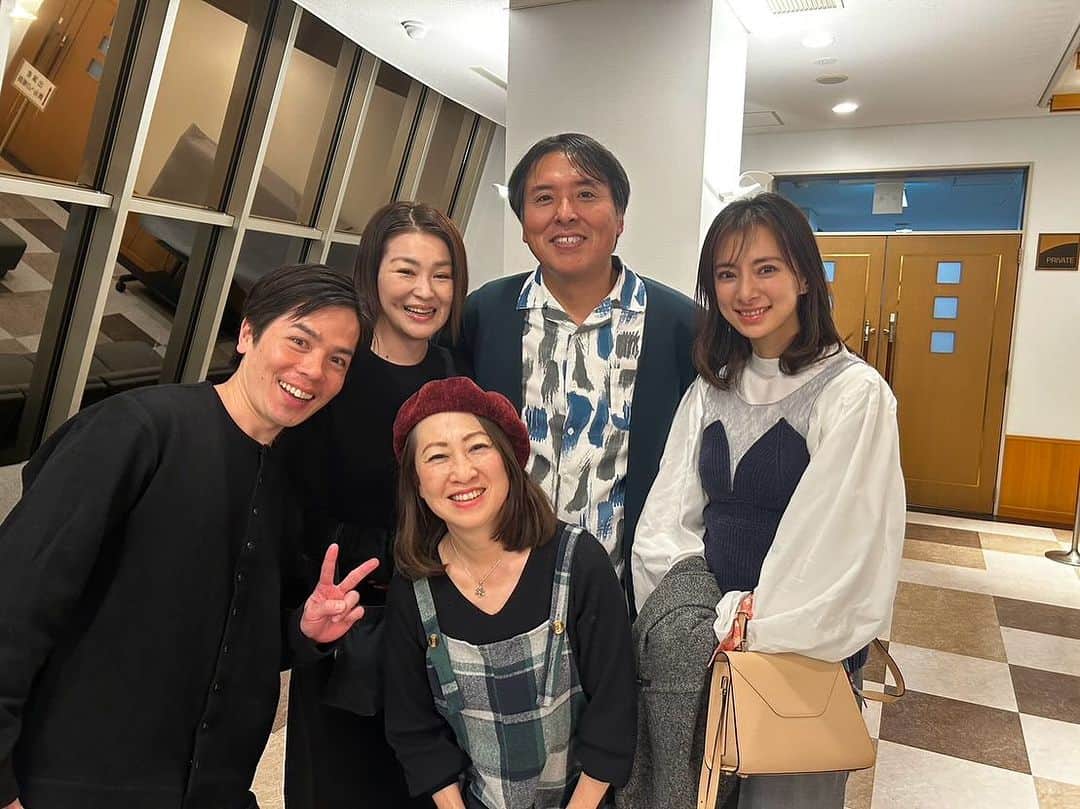 上久保慶子さんのインスタグラム写真 - (上久保慶子Instagram)「三重郡川越町にて 「リ、ライト」上映イベント 無事に終えました🌸 主催の大川運輸社長の 大川ひろこさん筆頭に、 埼玉県川越市からの応援団の皆さん やスタッフさん、地元スタッフの皆さんの素晴らしいチームワークのおかげで、素敵な上映イベントでした❣️ 皆さんに良くしていただき、本当に感謝の1日💕何よりも、沢山のお客様に観ていただき、とても良い映画でしたとお声がけ下さり、本当に嬉しかったです🥰 関係者全ての皆様、お客様、誠に誠にありがとうございました💕  上映後は、久々の登壇と、 リライト出演者でありサックス奏者の田中邦和さんと宮崎カポネさんのデュオもあって、JAZZにも酔いしれた贅沢な1日でした🥰  #大川運輸 さん #大川ひろこ さん #あいあいホール #ゆきき の #きき さん #三重郡川越町 #埼玉県川越市 #川越リライト #田中邦和 さん #宮崎カポネ信義 さん #梅宮万紗子 #上久保慶子 #森英律 #えんどうまめこ #一ノ瀬晶 監督 #上映イベント #JAZZLIVE #感謝 #心」12月11日 8時57分 - chankeikelly.k