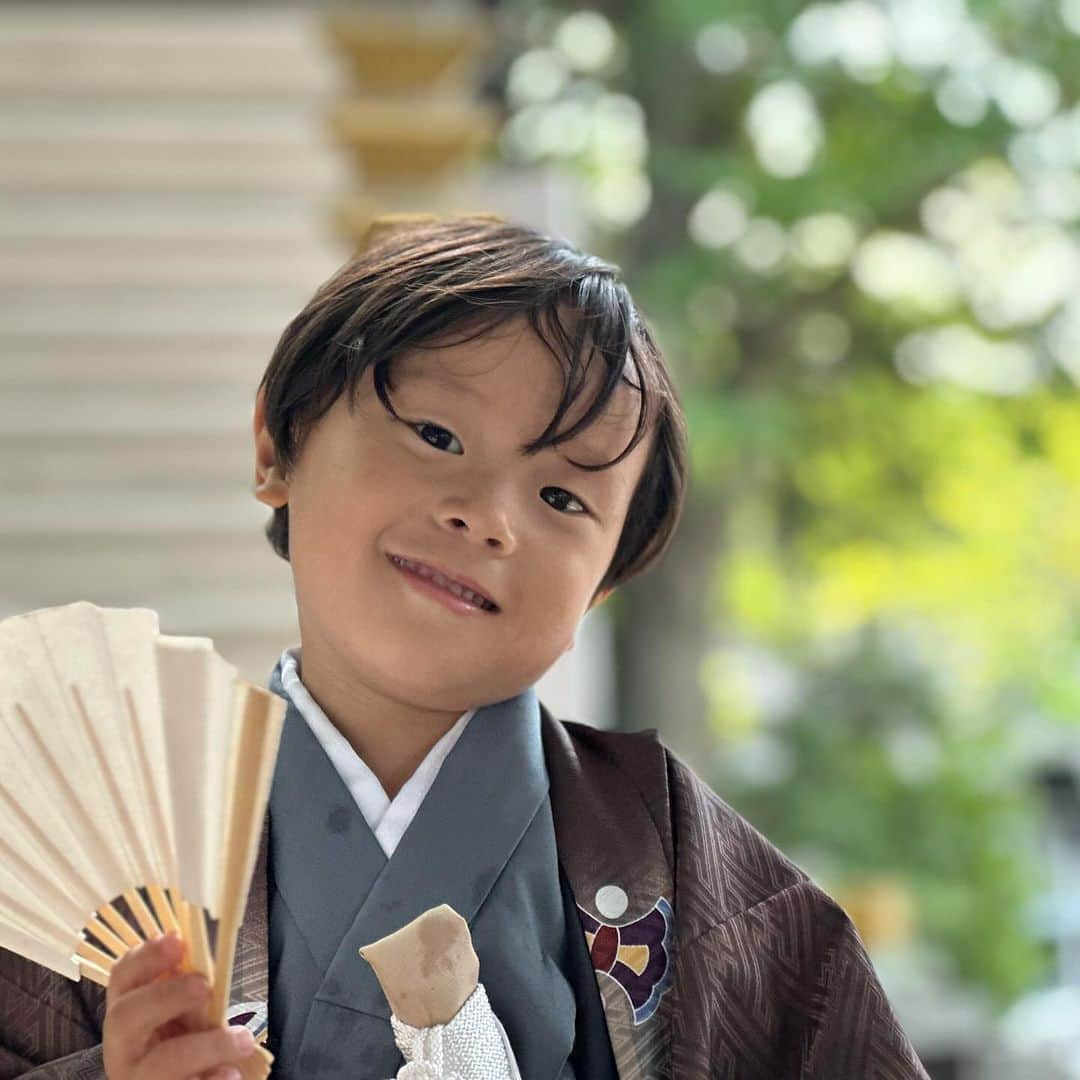 エハラマサヒロさんのインスタグラム写真 - (エハラマサヒロInstagram)「うちの長男坊が5歳になりましてん🥳最近は元気過ぎて音量調節がぶっ壊れておりましてテレビ音量で言うと80ぐらいで常にしゃべっております😂うたと普通に喋ってるだけなのにApple Watchには「これ以上この音量が続くと一時的に難聴になる恐れがあります」と表示され、このパワーは後にとてつもない力を産むと信じておるよ（笑）おめでとう💪」12月11日 8時57分 - eharamasahiro