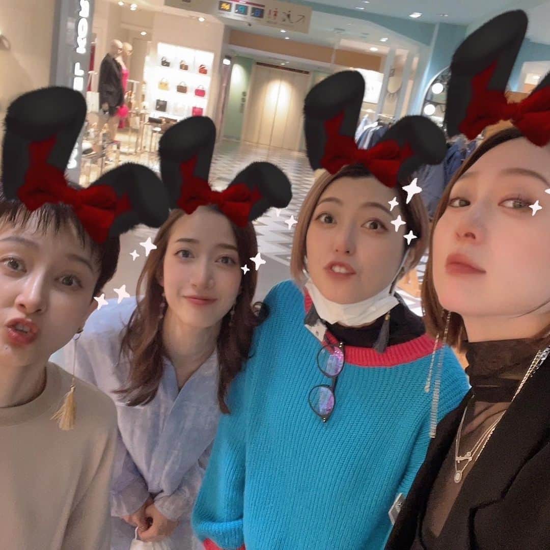 春花きららさんのインスタグラム写真 - (春花きららInstagram)「渋谷西武POPUP SHOP 本日11日、最終日です！！  年内はラストのイベント！ 渋谷にお立ち寄りの際はぜひ遊びにいらしてくださいませ♡  大さん、一花さん、ゆうりちゃんとお待ちしております😊  ▼▼▼ 西武渋谷店POP-UP  【Takarazuka OG✖️3Actor 数量限定オリジナルシールのプレゼントのお知らせ📢】   Takarazuka OG✖️3Actor 〜Another face〜 　POP-UP STORE   【会期】 12/5(tue) 〜11(mon)　   【営業時間】 10:00〜20:00   【場所】 西武渋谷店A館3階＝プロモーションスペース ※物販となります。  ◎税込5,000円以上お買い上げの皆様になります。 ◎なくなり次第終了となります。  今回限定のオリジナルシールとなります！ 是非ゲットしてくださいね！  #渋谷西武  #popupshop  #ポップアップストア  #バッグ  #ニット  #古着  #アクセサリー  #コーヒー  #絵」12月11日 9時09分 - maiko_kirara