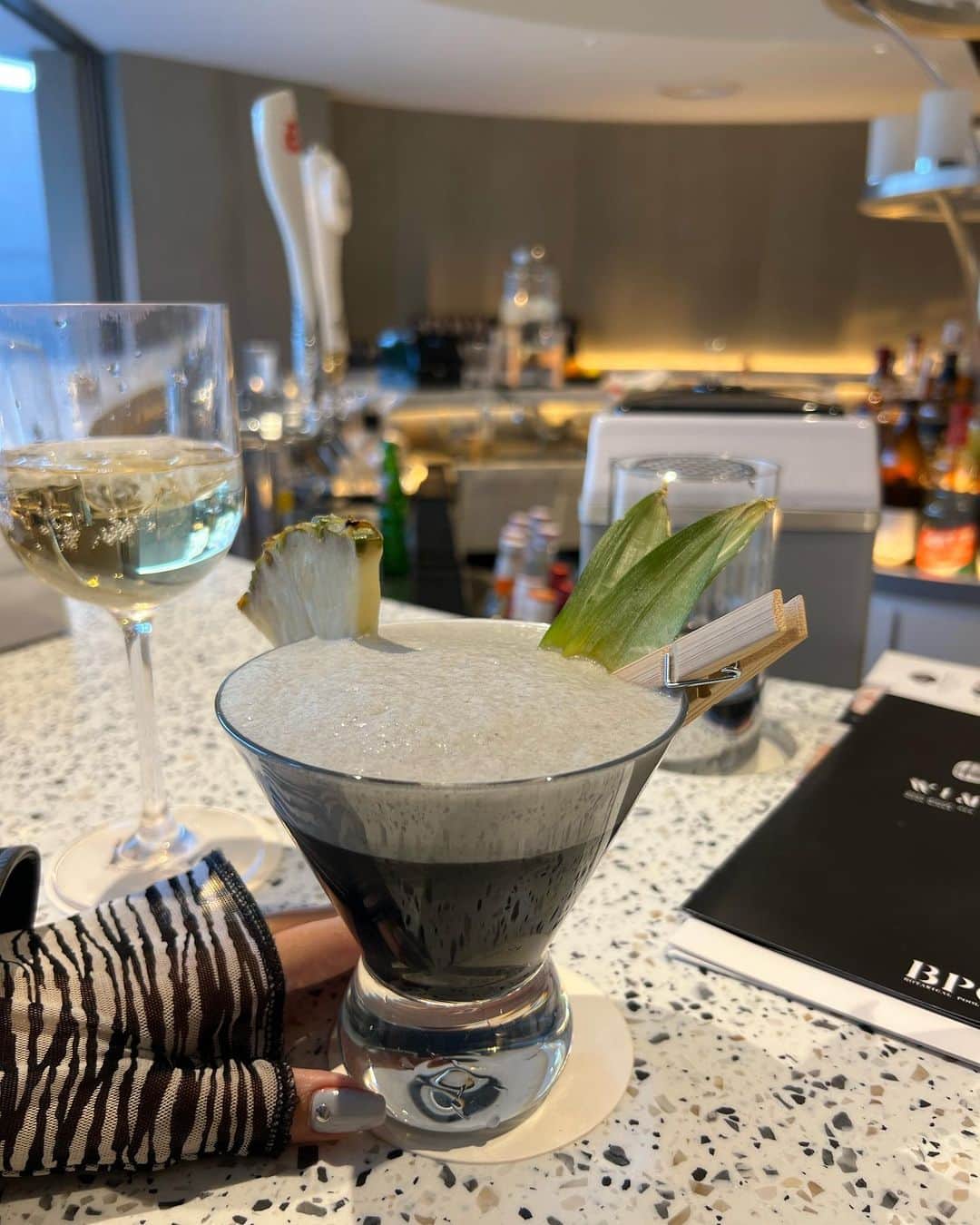 安田華乃さんのインスタグラム写真 - (安田華乃Instagram)「ぎんさん、バーデビュー🍸笑 お洒落なカクテル🍸✨」12月11日 9時07分 - nanochuuun_