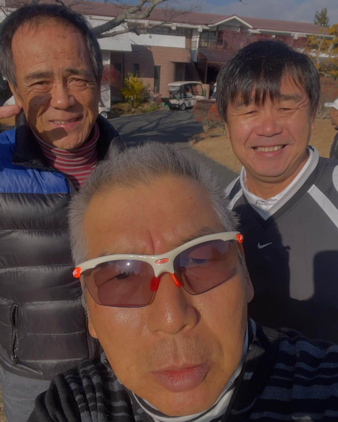 古久保健二のインスタグラム：「今日も名門⛳️交野カントリー❗️ コンペです😁 12月と思えないほど暖かい☀️ イーグルスに戻る、真喜志さんと、ウエスタンリーグ、新規参入チームの赤堀元之監督❗️ 加油加油💪 #CPBL#rakutenmonkeys #NPB#楽天イーグルス#ウエスタンリーグ#近鉄バファローズ」