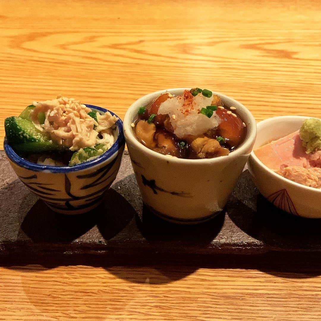 志摩有子さんのインスタグラム写真 - (志摩有子Instagram)「昨日の高太郎さん。　@kotaro_shibuya  百合根の素揚げ、白子の温かいポン酢、あん肝、蟹味噌のグラタンと冬の素材が勢揃い。 冬とは思えないほど暖かな一日だったけど、食べ物で季節を感じるのは楽しく嬉しい。 生姜入りのタルタルで食べるとり南蛮、突き出しの辛子の効いた胡桃だれで食べる筑前煮で鷲づかみ♡  #ごちそうさまでした #日本酒 #今夜も一献 #弱いのに飲みたがり」12月11日 9時30分 - ariko418
