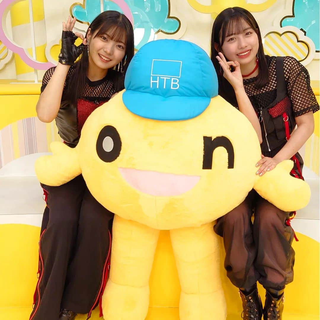 北海道テレビ「イチオシ！モーニング」のインスタグラム：「12/12（火）の #イチモニ  エンタメコーナーには #ハロプロ の #アンジュルム から カエル大好き #ケロンヌ こと #川名凜 さんと #北海道出身 の #伊勢鈴蘭 さんが登場❗  水曜日に発売になるNewSingle 『RED LINE / ライフイズビューティフル！』のお話しを聞きました👌  冬の北海道でやりたいことも⛄ お楽しみに💮  #ANGERME #REDLINE #ライフイズビューティフル  #イセレイラオカエリ #ダンゴサンシュウネン」