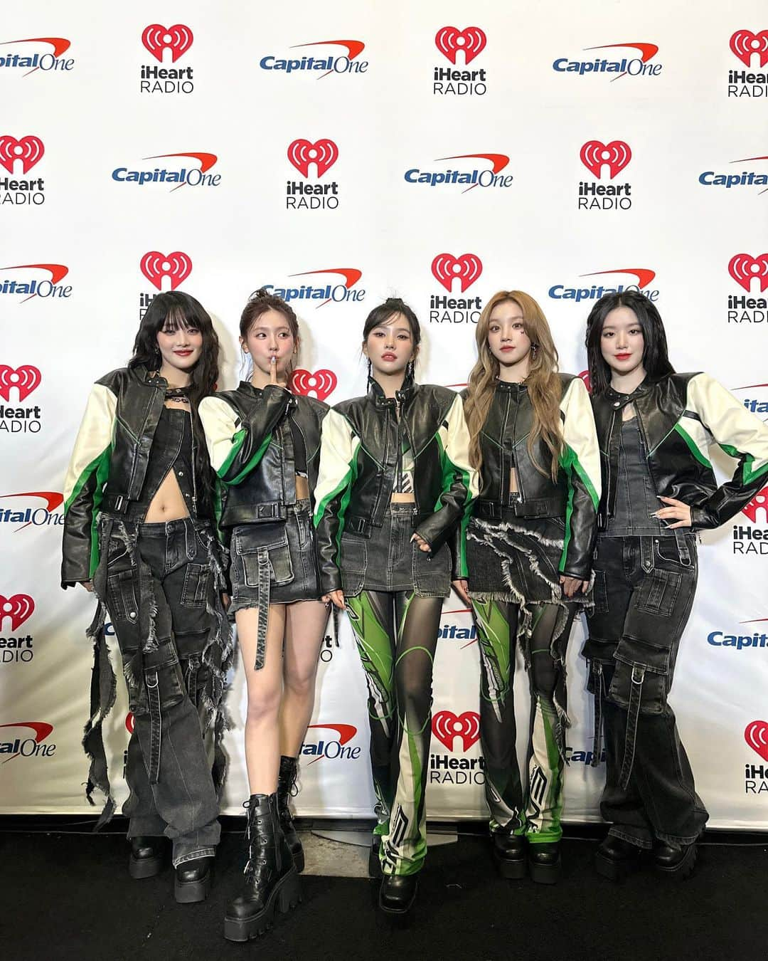 (G)I-DLEさんのインスタグラム写真 - ((G)I-DLEInstagram)「[📸] 231210 @ Jingle Ball 2023 in Boston  Jingle Ball에서 만난 네버랜드의 뜨거운 응원 🔥 덕분에 아이들의 에너지도 502% 충전 완료! 🔋 네버랜드와 함께 연말 분위기를 느낄 수 있어서 행복했어요! 🥰 Thank you NEVERLAND 💜❤️  #여자아이들 #GIDLE #iHeartJingleBall⁠ #Kiss108JingleBall」12月11日 9時46分 - official_g_i_dle