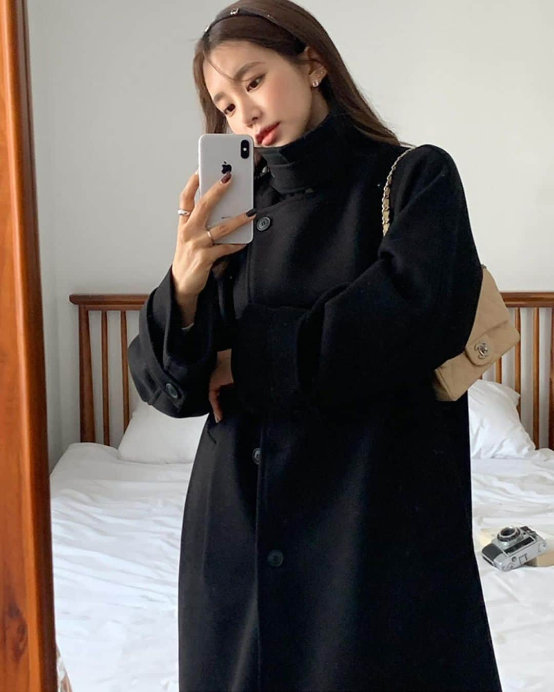 DHOLICさんのインスタグラム写真 - (DHOLICInstagram)「注目の人気急上昇HOT ITEM❤️‍🔥は...？ 📣期間限定！大人気コートが40%OFF!!!  【PickUp Item】 ☑2WAYウール混ロングコート・t00180 ￥12,892 >> ￥7,735 『40%OFF』〜12.12(火)12:00  昨年から大人気の2way高見えコートが新色を加えてリニューアル！なんと今だけスペシャルプライスでご購入いただけます✨ どんなコートにもマッチするコートは持っていて間違いなしのアイテムです💭  是非チェックしてみてね✍🏻 ——————————————— 🔍商品URLは画像内商品タグをチェック✔️  #dholic #ディーホリック #韓国ファッション通販 #コート #コートコーデ #aライン #ウールコート #カシミヤ #ロングコート #アウター #アウターコーデ #フェミニンコーデ #大人フェミニン #通勤コーデ」12月11日 9時49分 - dholic_official
