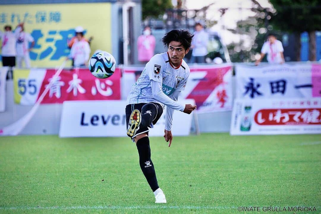 いわてグルージャ盛岡のインスタグラム：「このたび、レノファ山口FC(J2)より育成型期限付き移籍で加入しておりました、新保海鈴選手の育成型期限付き移籍期間が満了となりましたのでお知らせいたします。  新保選手コメント💬 1年間応援ありがとうございました。 またどこかで会いましょう。 一岩    #いわてグルージャ盛岡」