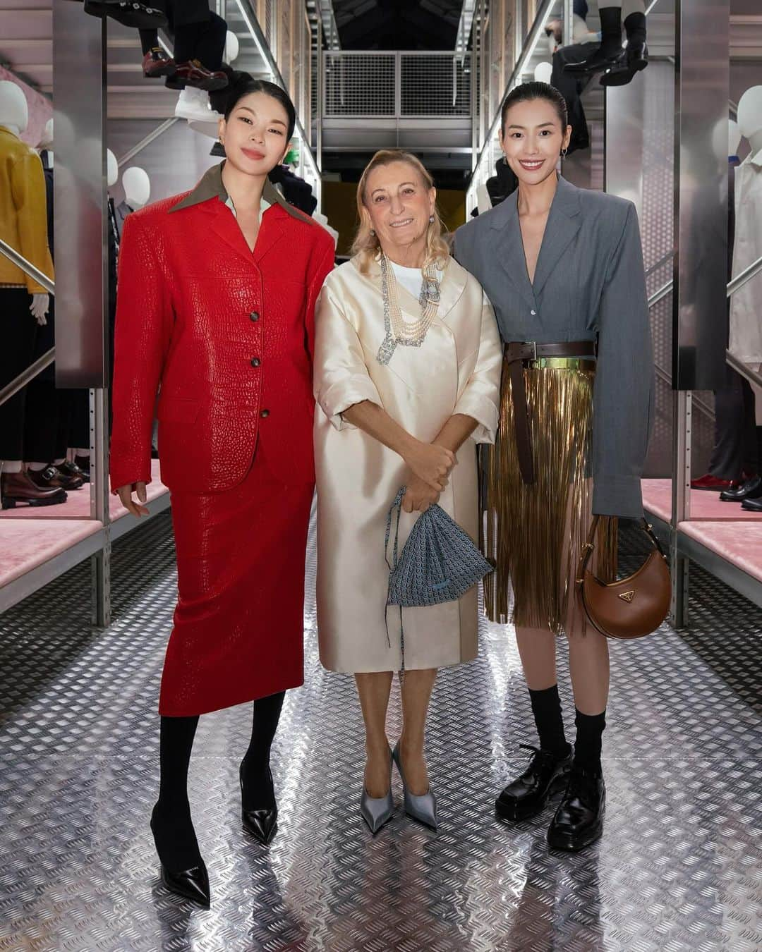 リウ・ウェンさんのインスタグラム写真 - (リウ・ウェンInstagram)「A wonderful time spent with Miuccia, Raf and the @prada team at #Pradasphere Shanghai! Thank you for having me at this incredible event 🩷🩵🧡💛💙💜」12月11日 10時13分 - liuwenlw