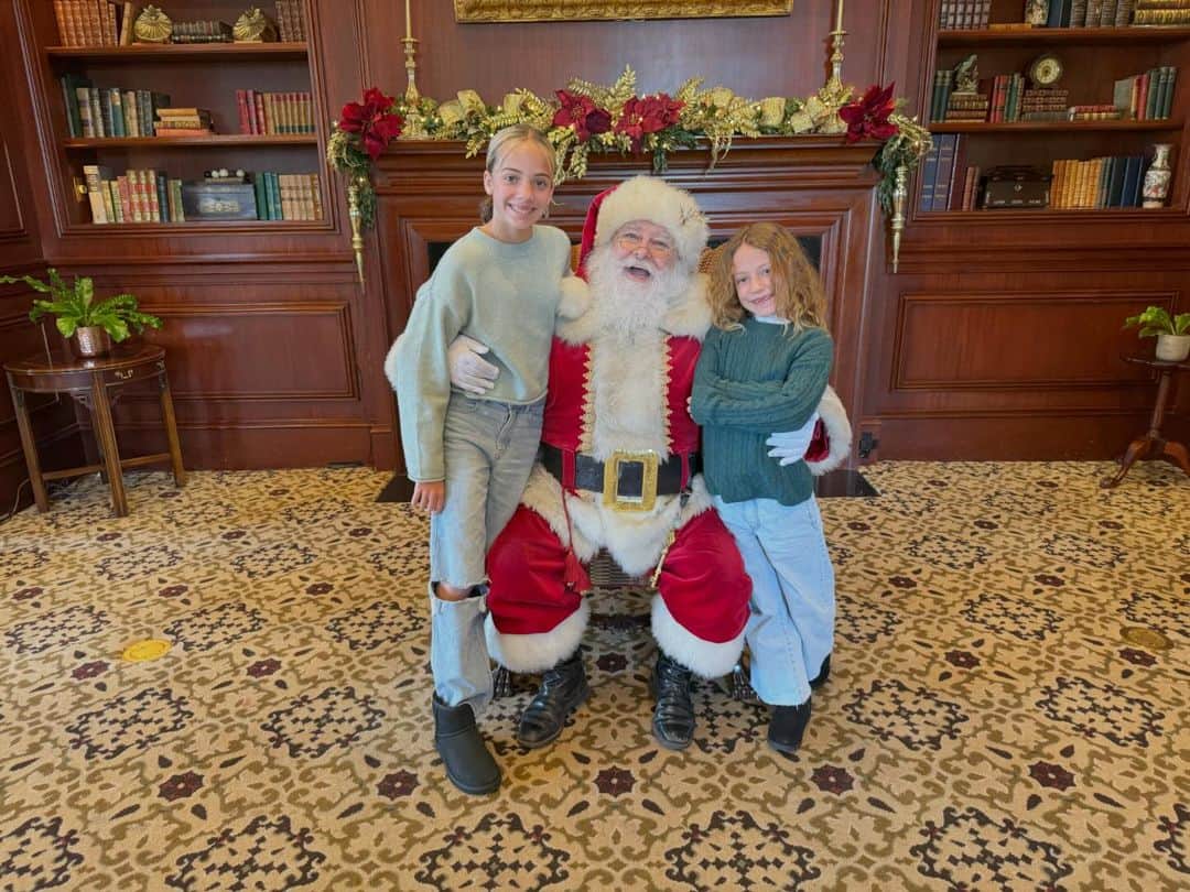 A.J.のインスタグラム：「What a great day with my babies at Sherwood today! Santa, sleds, snowball fights! Not to mention both my girls first driving lessons. (In a golf cart) for the record! Ha. Happy holidays to all!!」
