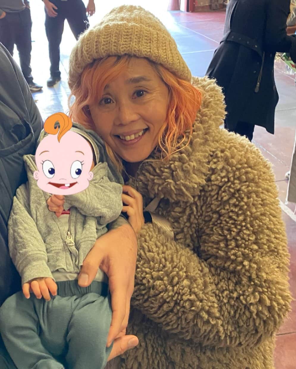 野沢直子のインスタグラム：「この度、おばあちゃんになりました❤️ 近づいた途端のミルクゲロ🤣 嬉しい☺️→やばいばばあ❤️  #grandma  #おばあちゃんだよー」