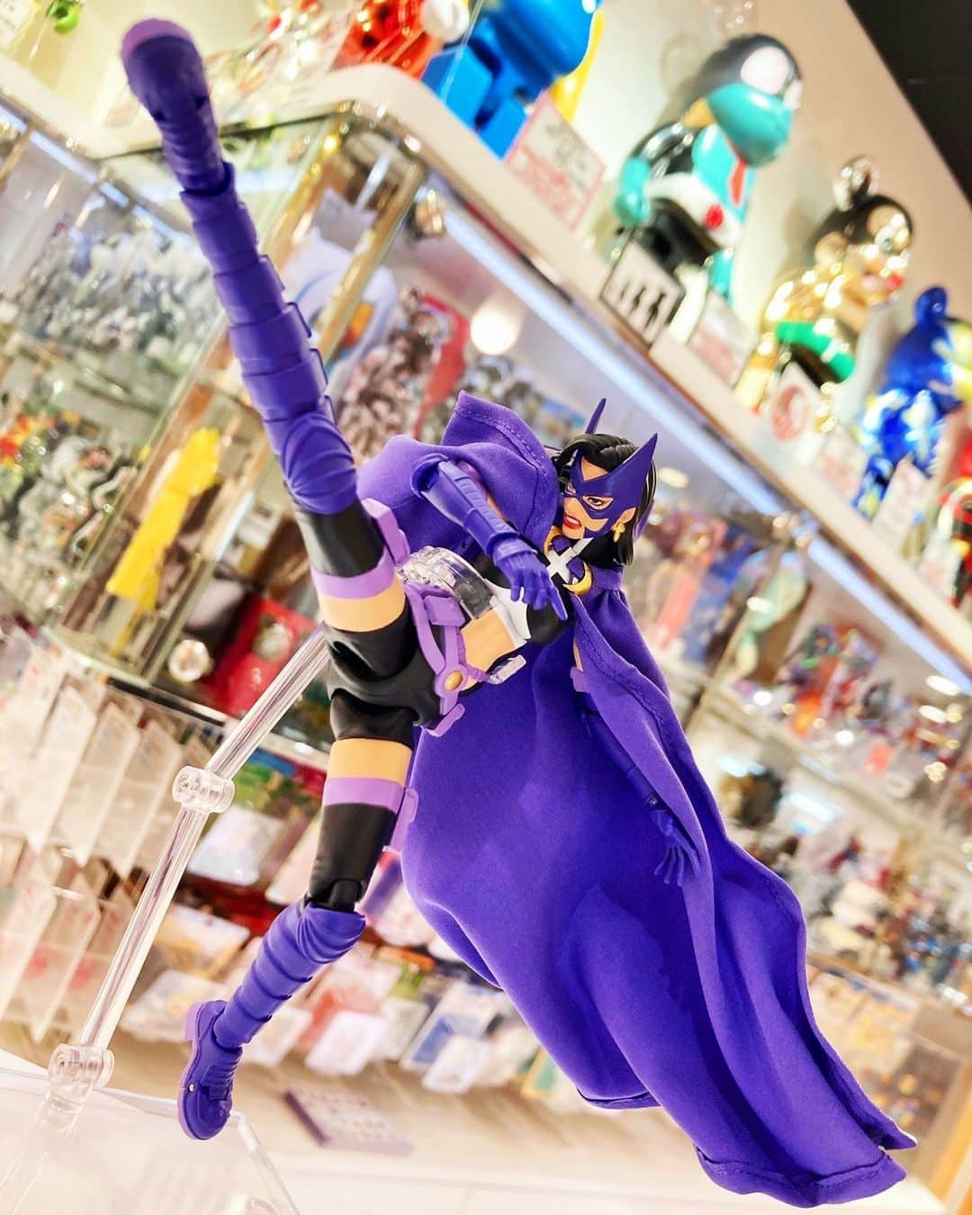 MEDICOM TOYのインスタグラム：「⚡🌀🎇🔥  BATMAN and all related characters and elements © & ™ DC. (s23)  #medicomtoy #メディコムトイ #mafex #DC #huntress」