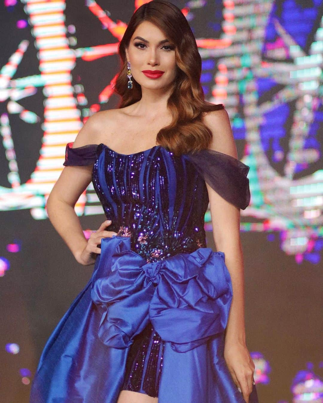 María Gabriela Isler Moralesさんのインスタグラム写真 - (María Gabriela Isler MoralesInstagram)「Gracias @giovanniscutarodesigner por vestirme para la noche final y la Gala Preliminar del @missvenezuela 💙✨ Disfrute mucho utilizar las piezas de tu nueva colección #Piscis 🫶🏼.  Gracias querido @maiker_vzlamakeup por arreglarme siempre con tanto cariño y @byarmandorios por el apoyo con mi cabello 💖   Fotos 1/3: @victorguillenph ✨ Gracias Vic, por acompañarnos como equipo esta noche. Fue maravilloso contar contigo   #MissVenezuel2023 it’s a wrap! 🎬🙌🏼」12月11日 10時44分 - gabrielaisler