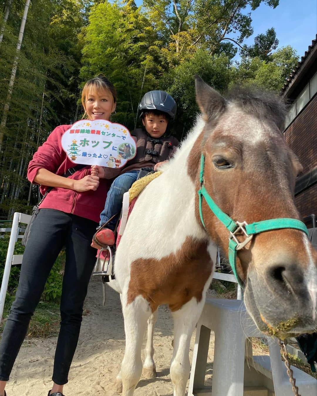 輝良まさとさんのインスタグラム写真 - (輝良まさとInstagram)「・ 土曜日、めちゃくちゃ元気に公園3ヶ所回って、夜19：30ごろ寝たのに、21時ごろ起きてきちゃって、身体を触るとめちゃくちゃ熱い💦 嫌な予感がして熱を測ってみると39.3度😨 市販の子供用の総合風邪薬があったのでそれを飲ませて様子を見るも日曜日もずっと38〜39度台😥 本人も久しぶりにしんどそうでかわいそうでした… インフルエンザかもなーと思いつつ、先ほど病院で検査してもらったら陰性😳 喉が赤いので、喉から来てる発熱ですねとのこと💦 インフルエンザじゃなかったのは良かったけど、まだ38度越えの熱があるので、しばらくは安静にして早く治るように祈るしかないですね😭  主人とバトンタッチして今日はこれから午後出勤‼️ 月曜日からドタバタですが行ってきます👍  今日で4歳半だ🥹❣️  #久しぶりの#発熱#高熱#頑張れ#早く#良くなりますように#レインボーベビー#レインボーベビー真那人#令和元年ベビー#6月生まれ#6月11日#4歳6ヶ月#幼児#やんちゃ#活発#元気いっぱい#可愛い#愛おしい」12月11日 11時12分 - kirahama0703