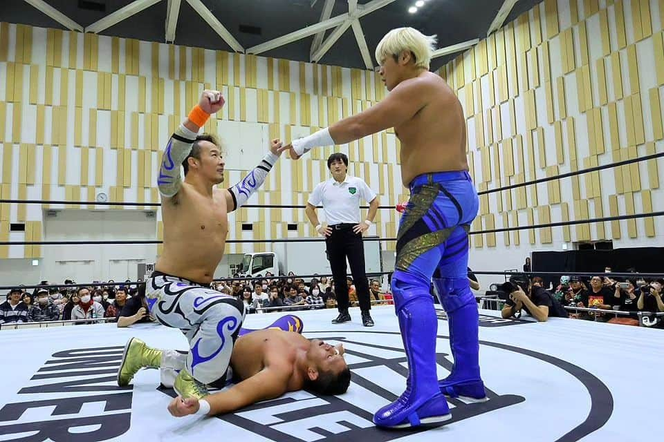 プロレスリング・ノアさんのインスタグラム写真 - (プロレスリング・ノアInstagram)「2023年12月10日 静岡・キラメッセぬまづ 【SUNNY VOYAGE 2023】  1.2有明メインイベンター丸藤が“横取り勝利”。カミゴェならぬ神・虎王でメイン締め。怒りあらわの拳王めがけ不敵な笑みで勝ち誇る。 拳王は「NOAH改革」宣言。  拳王「俺は今、決断したぞ。1.2有明アリーナはNOAHを改革する、そのスタートの日だ。てめえらクソヤローども。1.2有明、NOAHを改革する拳王の試合を必ず会場に見に来て、そしてお前ら今日のような声援を送って俺に後押しをくれ。」  ■wrestle UNIVERSEで12月13日(水)18:00後日配信‼️  📹NOAH公式YouTubeチャンネル・アーカイブ ▶https://www.youtube.com/live/8OoB06cS4pE?si=imZGXW3NC0EjaXvW  ©プロレス格闘技/DX https://www.sugotoku.docomo.ne.jp/cs/cpsite.html?url=https://dx-tk.gsj.mobi/dxnews.index/detailSokuhou/?news_id=20231210001 . . ■プロレスリング・ノア大会スケジュール・チケット詳細はこちら↓ https://www.noah.co.jp/schedule/ -詳しくはプロフィール画面に記載のURLからご覧ください- . 🔥NOAHを見るならWRESTLE UNIVERSE‼️🔥 . 🖥️【WRESTLE UNIVERSEはこちら】 👀https://www.wrestle-universe.com/ . . Hello to all Pro-Wrestling fans overseas!! WRESTLE UNIVERSE ,the leading wrestling video subscription site,Please register!! . ⏯️WRESTLE UNIVERSE is here!! 👀https://www.wrestle-universe.com/ . . . #noah_ghc #プロレスリングノア #prowrestlingnoah #プロレス #prowrestler #prowrestling #ABEMA #wrestleUNIVERSE #プロレスフォト #instaprowrestling」12月11日 11時08分 - noah_ghc