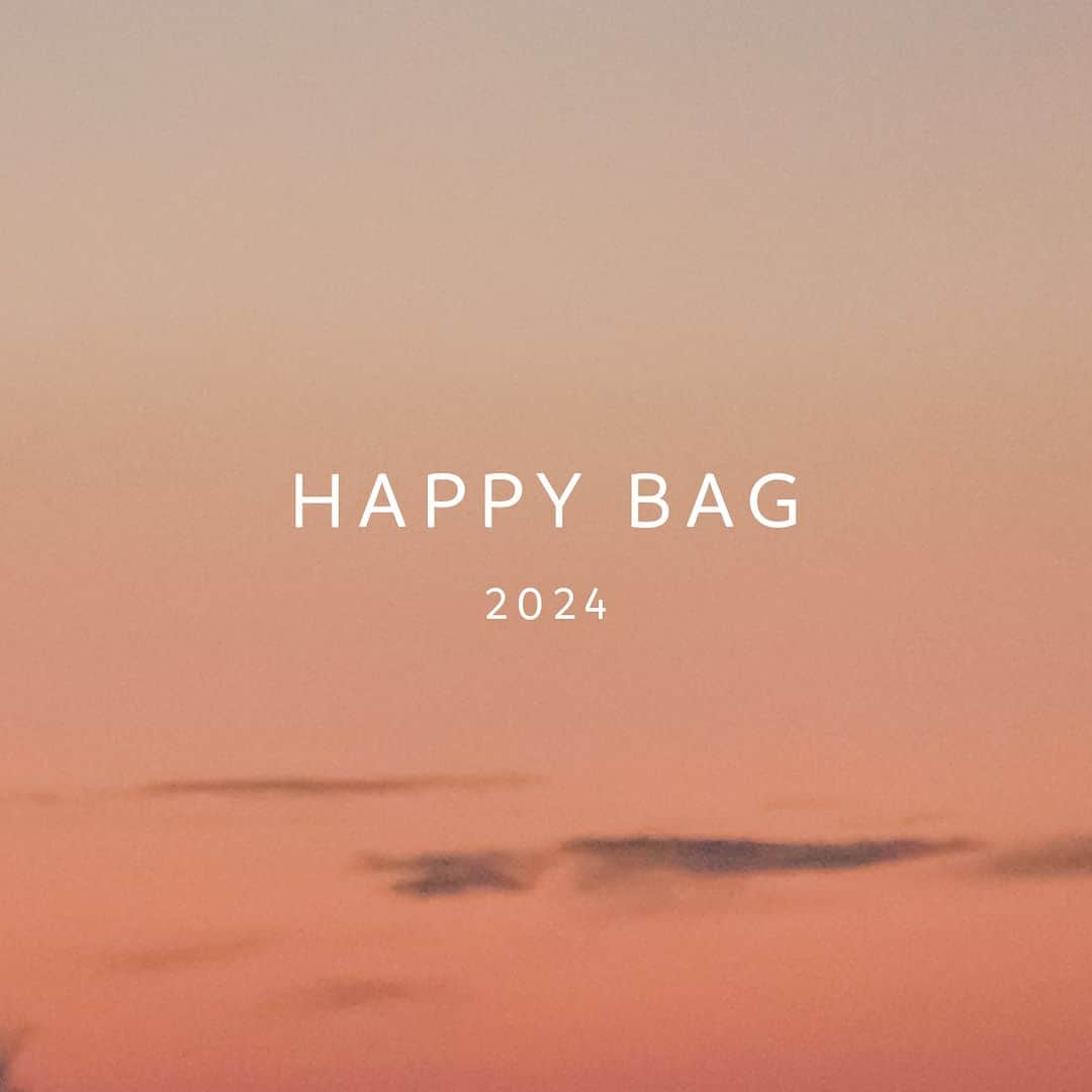 N organic (エヌオーガニック) のインスタグラム：「＼N organic HAPPY BAG 2024／ ご購入満足度 98.8%✨  早くも第一弾が完売したN organic HAPPY BAG 今年は人気商品をはじめ、新発売のN organic Plenumシリーズの トラベルミニサイズがついたスペシャルなセットが2種類登場！ ✔︎Vieセット／合計¥30,910→¥15,180（税込） 　└N organic Vie モイストリフト クレンジングクリーム 　└N organic Vie クリアホイップ フォーム 　└N organic Vie リンクルパック エッセンス 　└N organic Vie モイストリペア ナイトセラム 　└N organic Vie リンクルパック エッセンス マスク(4枚入り) 　└& WOLF UVセラムリキッドファンデーション 002 　└N organic Plenum スムーストリートメント ローション ミニサイズ 　└N organic Plenum ディープホールド クリーム ミニサイズ  ✔︎Basicセット／合計¥22,330→¥13,398（税込） 　└N organic モイスチュア&バランシング クレンジングミルク 　└N organic モイスチュア&バランシング クレンジングフォーム 　└N organic エンリッチ&コンセントレート VCエッセンス 　└N organic エンリッチ&コンセントレート マスク 　└N organic モイスチュア&バランシング リップバーム 　└& WOLF UVセラムリキッドファンデーション 002 　└N organic Plenum スムーストリートメント ローション ミニサイズ 　└N organic Plenum ディープホールド クリーム ミニサイズ  ※12月17日（日）までの購入で、グロウエッセンス ハイライターの特典もセットに！ 詳しくは公式サイトご覧ください。  #norganic #エヌオーガニック #Nオーガニック #ギフト #福袋 #福袋2024 #スキンケア #スキンケアセット #洗顔 #パック #マスク #クレンジング」