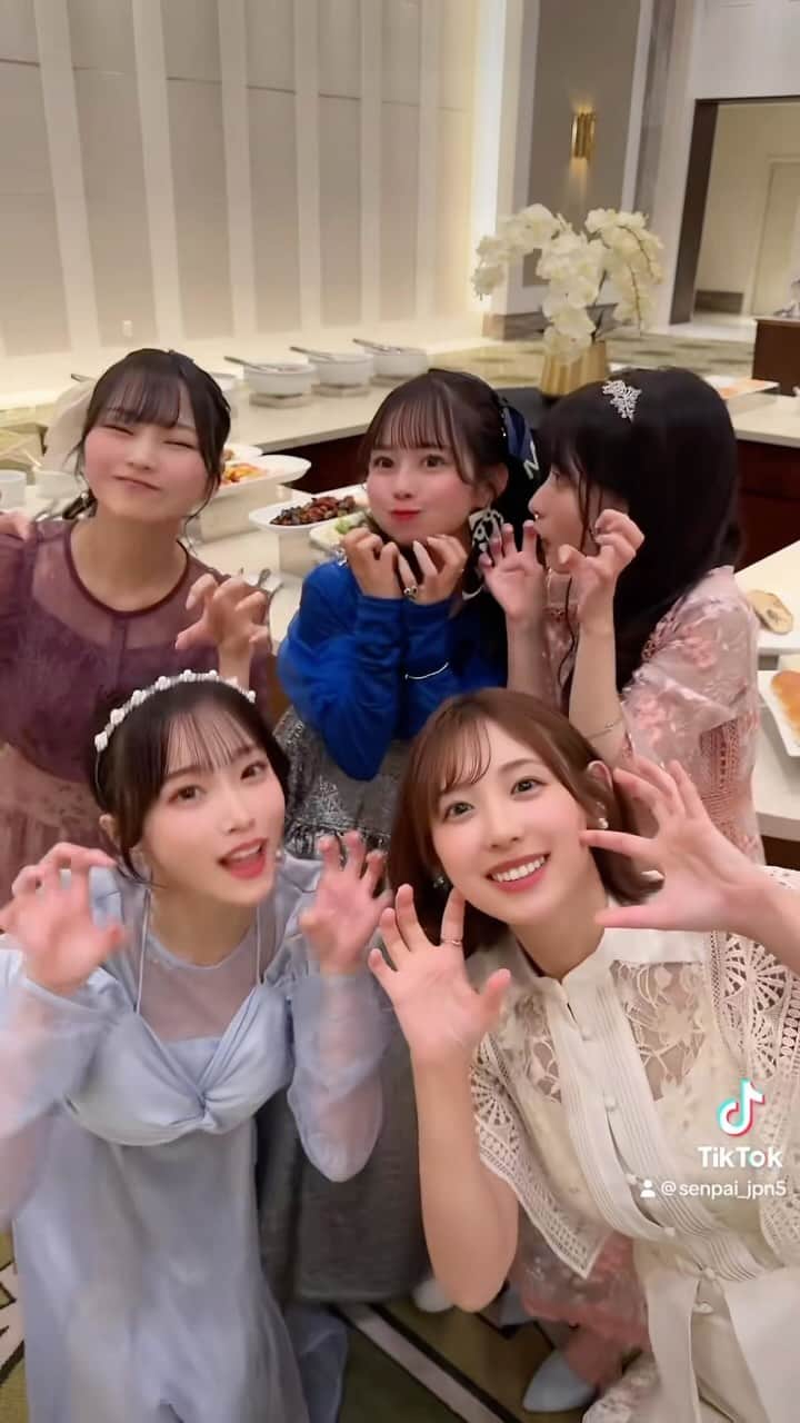 ババババンビ公式のインスタグラム：「韓国TikTok🇰🇷❤️ 美味しいものたくさん食べました🤤🍴  ⁡ #ババババンビ  #岸みゆ #水湊みお #小鳥遊るい #近藤沙瑛子 #宇咲 #韓国 #韓国旅行 #korea #koreatravel #paradisecity #アイドル #idol #japaneseidol」