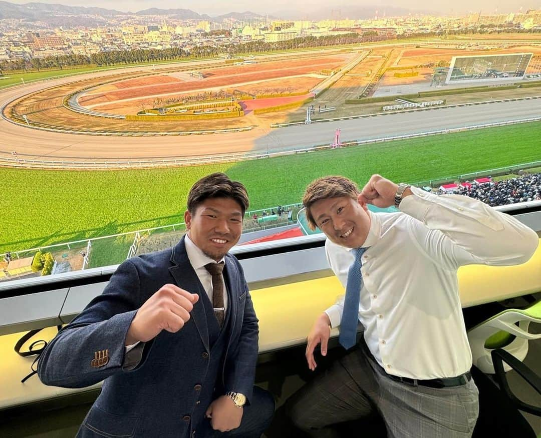 杉本裕太郎さんのインスタグラム写真 - (杉本裕太郎Instagram)「昨日頓宮と競馬のイベント行ってきました🐎 初めて競馬場めっちゃ楽しかったです🐎 メインレースの予想は外れたんですけど、また行きたいと思いました🐎 #キャットファイト #次は有馬記念予想します #おすすめの馬教えてください」12月11日 11時29分 - 99tarosu345