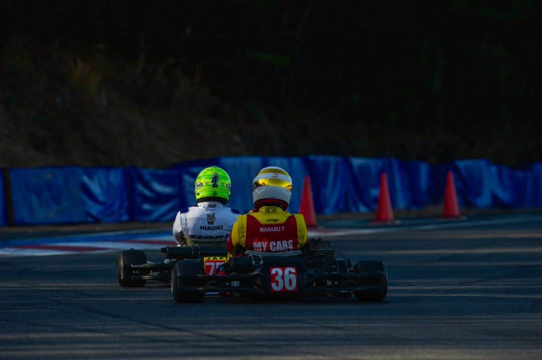 吉田広樹さんのインスタグラム写真 - (吉田広樹Instagram)「今年最後のレースは YAMAHA SS FINAL CUPでした🏁🏎️  SSSクラスでしたが初表彰台🥈 しかも #のりものクラブ で表彰台を独占出来たのも初めてです🙌  6グループに別れての総当たり予選ヒートではSSとの混走のため 速くて上手な選手に揉まれながら勉強出来ました😂  決勝はSSSだけでの走行になりましたが、 チームメンバーやS耐では一緒にチャンピオンを取った @manabu_yamazaki 選手ともバトルが出来て楽しめました😁  次の目標はなおに勝つこと😜  チームの皆さん、オフィシャルの皆さん メカをしてくれた @yuto_nozawa ありがとうございました‼️  #カート #KART」12月11日 11時29分 - hiroki44da