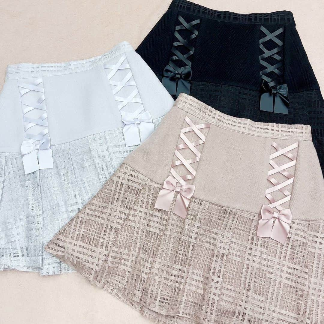 Ank Rougeさんのインスタグラム写真 - (Ank RougeInstagram)「【 🎀 New arrival 🎀 】  ♡ バックスピンドルセーラージャケット ♡ スピンドルレース重ねプリーツスカート ♡ ストーンリボンゴシックブラウス  Ank Rouge店舗今週入荷✨」12月11日 11時25分 - ankrouge_official