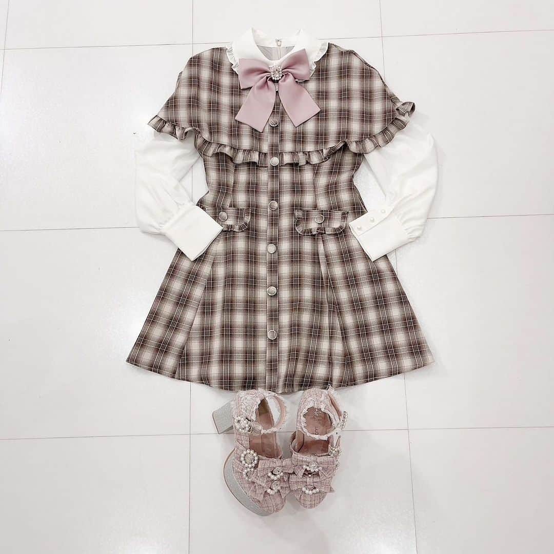 Ank Rougeのインスタグラム：「【 🎀 New arrival 🎀 】  ♡ ドーリーポンチョ風ワンピース  Ank Rouge店舗今週入荷✨」