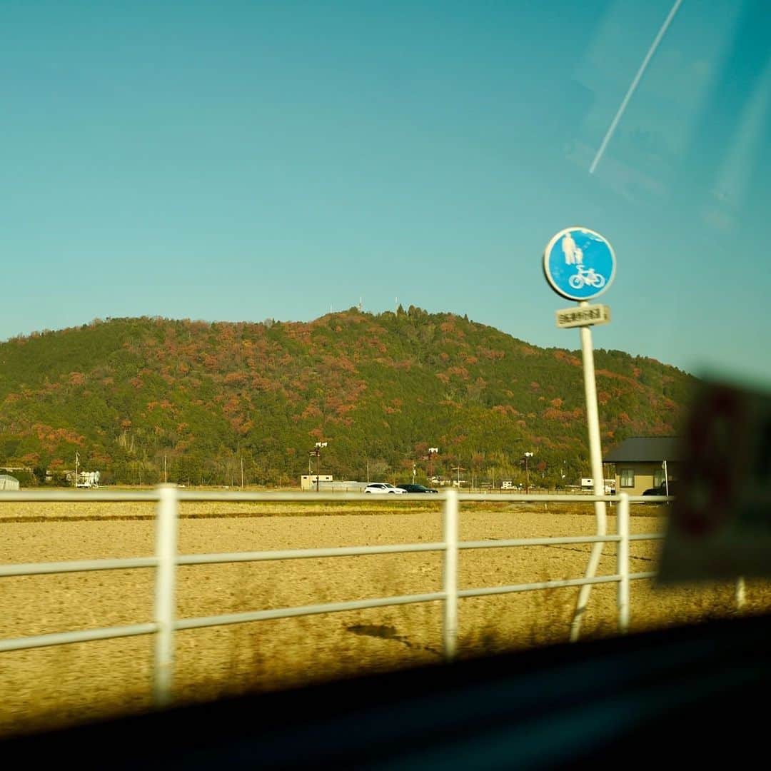 中丸雄一さんのインスタグラム写真 - (中丸雄一Instagram)「滋賀県で日本最古といわれるブランド牛、近江牛を発掘調査した。  切り方で肉の美味しさが変わるか実験したが、完全に食感に差があり印象が異なった。最強クラスに美味しい肉なので、これは特別な日に食べたい。」12月11日 11時31分 - y_nakamaru_94
