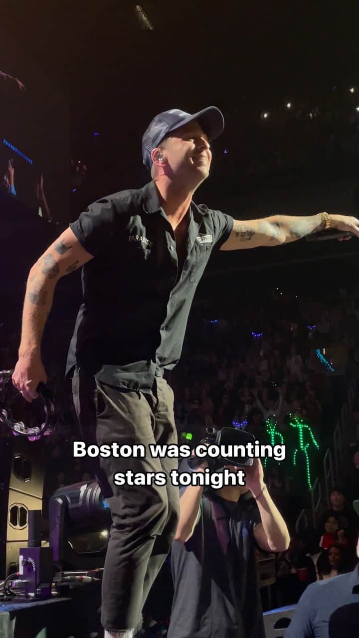 ライアン・テダーのインスタグラム：「I’ll be losing sleep thinking about @onerepublic 😮‍💨🔥 #Kiss108JingleBall #iHeartJingleBall」
