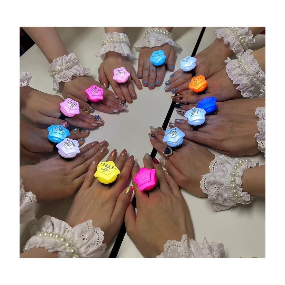 五十嵐裕美のインスタグラム：「#アイラブ歌合戦_day1  落ち着いたので写真でーす！ 写真撮るタイミングなかった人も居るけどみんな仲良くしてくれて楽しい1日でしたー!!  異次元交流✨Aqoursの斉藤朱夏ちゃん！今回イヤモニの回線が一緒で、終わったあと写真撮って貰っちゃいました！ そりゃ、音確認とかであの笑顔むけられたら好きになっちゃうじゃん？大変私のタイプでした…♡  μ's大好き民の私、僕らは今のなかでを公の場で歌うことが出来て大歓喜でした。今回他のグループの皆さんを見て、作品も履修したくなってしまいました！良き機会をありがとう😌🙏🏽」