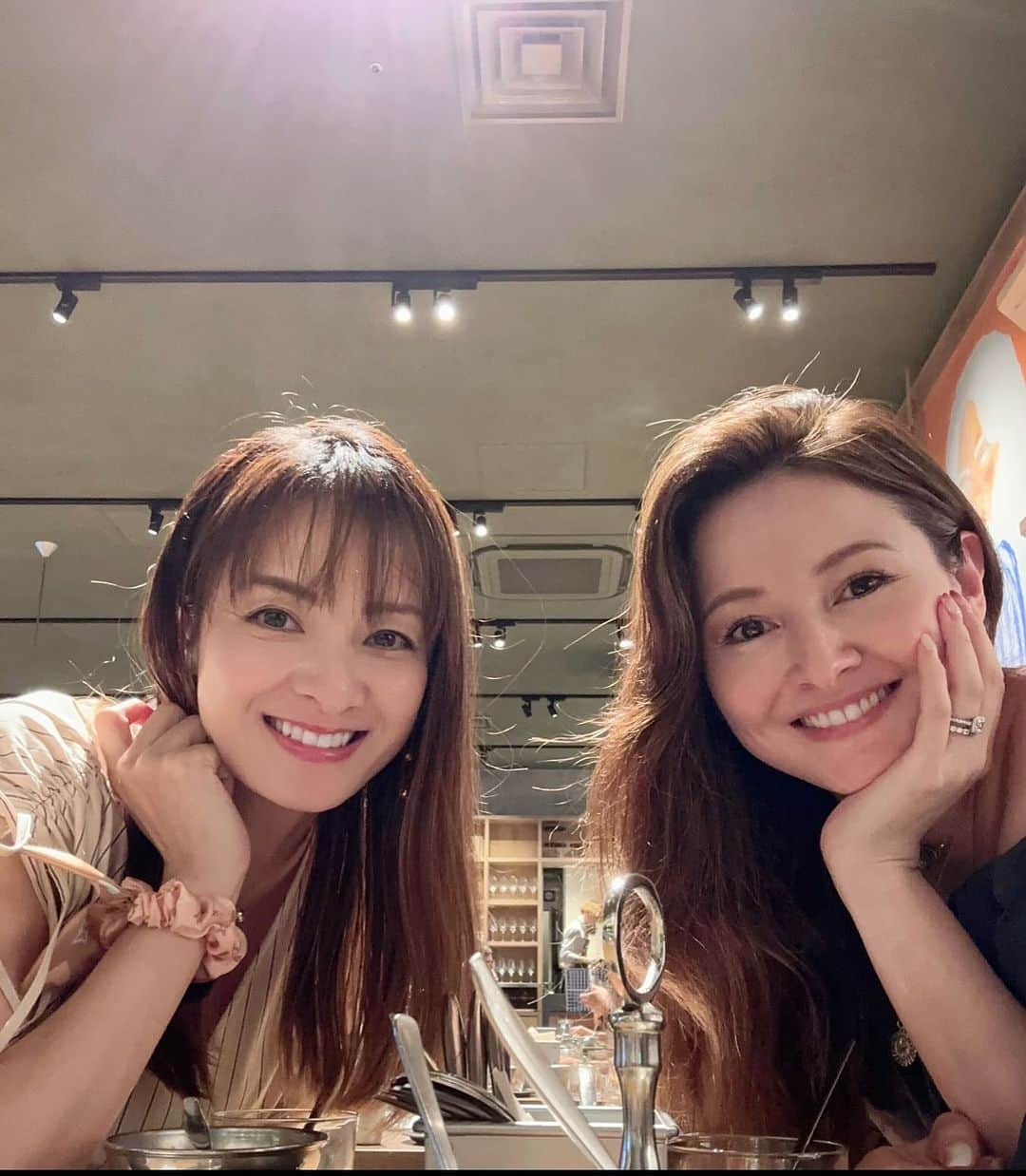 畑田亜希さんのインスタグラム写真 - (畑田亜希Instagram)「いつかの麗香ちゃん🩷 2人目天使ちゃんを産んでますます美しかったわ🥹 ホントにおめでとう👼🏼💕  久しぶりにキャッチアップ出来て楽しかった✨ いつかシンガポールにも遊びに来てね🫶🏻  麗香ちゃんきっと投稿が遅過ぎてビックリしてると思う🤣  #2023 #japan #tokyo #reika #朝茶」12月11日 11時39分 - akihatada