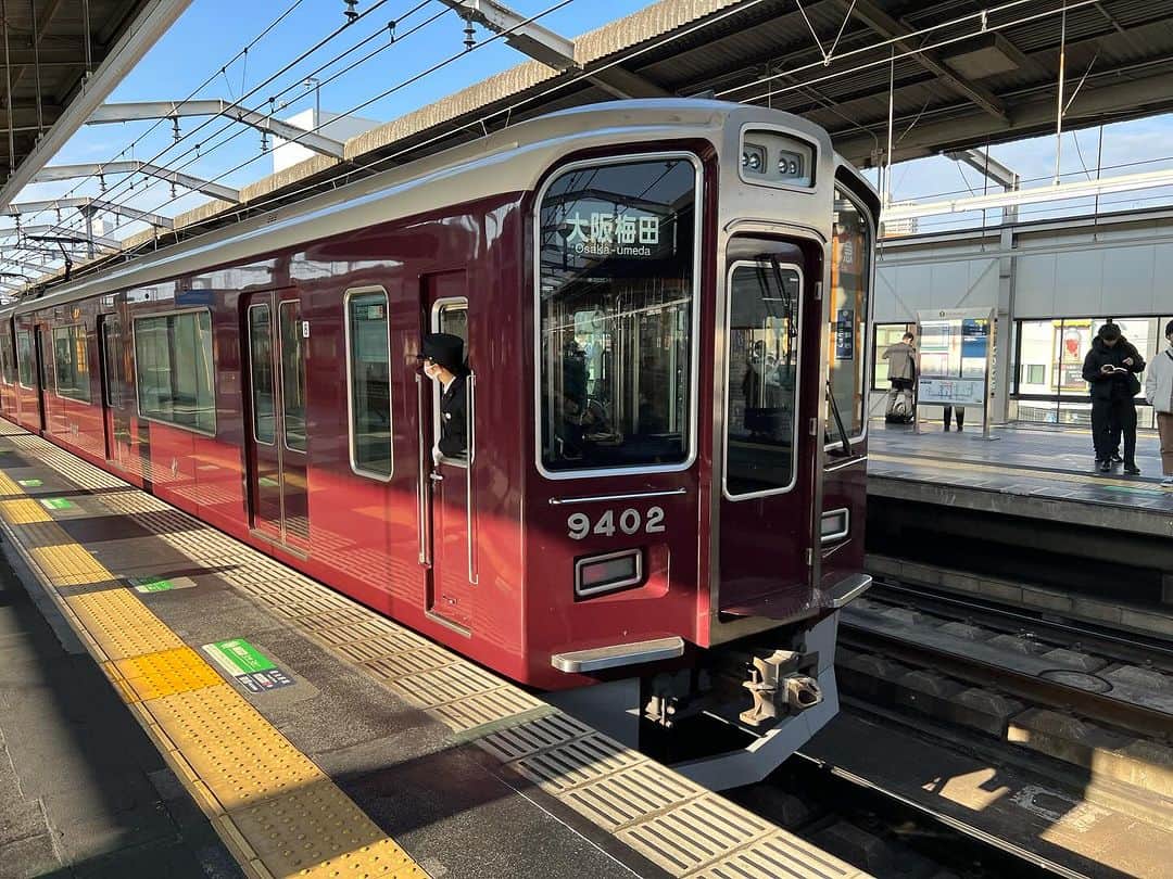 青木俊直さんのインスタグラム写真 - (青木俊直Instagram)「阪急電車からのEXPO70仕様大阪モノレールからの太陽の塔からのEXPO70パビリオンからの初代の金の顔からのEXPO70ペーパークラフト」12月11日 12時01分 - aoki818