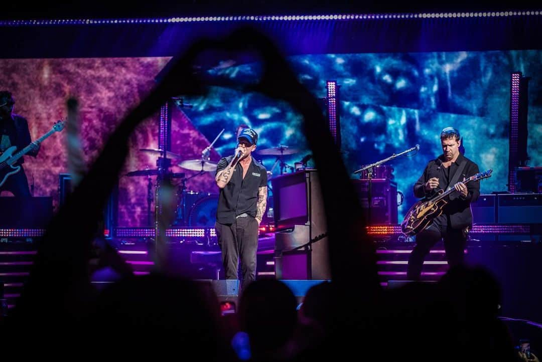 OneRepublicさんのインスタグラム写真 - (OneRepublicInstagram)「TD Garden - Boston @iheartjingleball • A Christmas Miracle.」12月11日 12時05分 - onerepublic