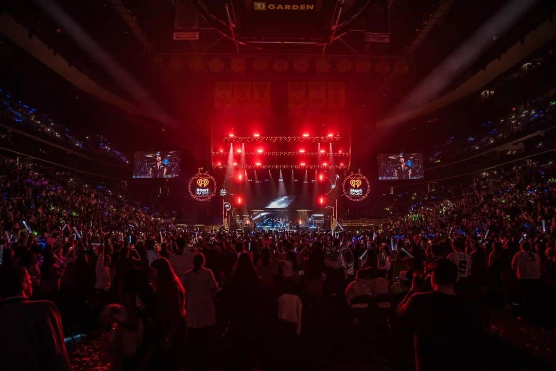 OneRepublicさんのインスタグラム写真 - (OneRepublicInstagram)「TD Garden - Boston @iheartjingleball • A Christmas Miracle.」12月11日 12時05分 - onerepublic