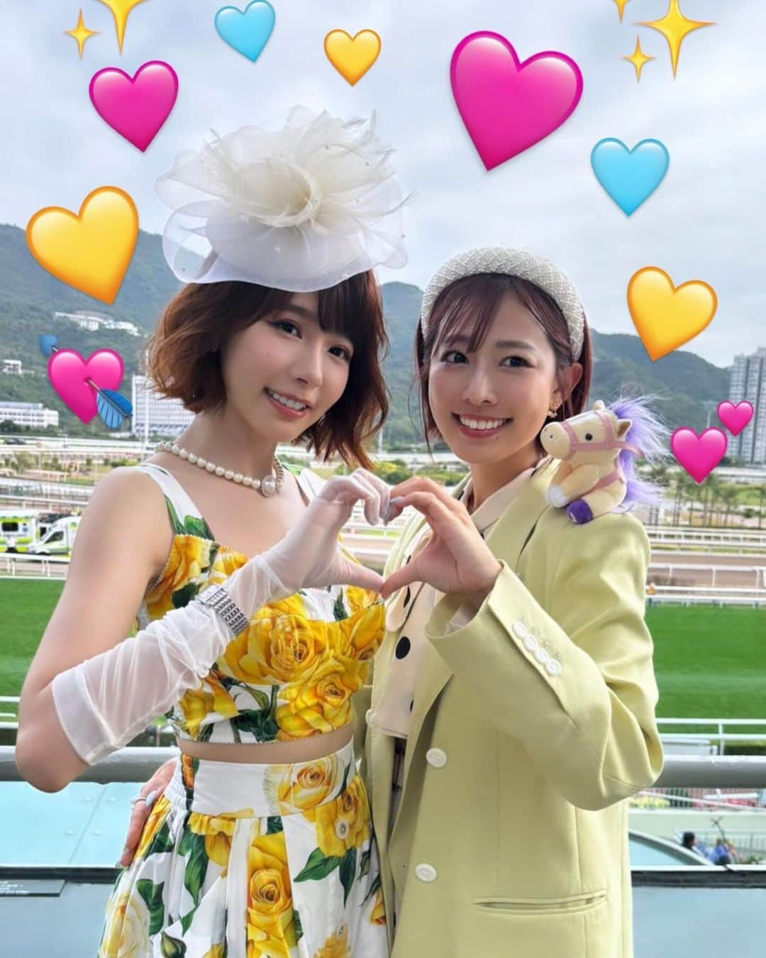 桑原茉萌さんのインスタグラム写真 - (桑原茉萌Instagram)「【香港競馬5日目🇭🇰🏇】 Thank you for taking a picture with me❣️❣️ in Sha Tin Racecourse 🏇  #香港 #hkjc #hongkong #horseracing  #騎手 #競馬 #香港競馬 #香港国際競走  #國際騎師錦標賽 #浪琴國際騎師錦標賽 #騎師非凡一族 #跑馬地馬場 #浪琴 #IJC #LonginesIJC #HKRacing #Jockeysarespecialbreed #GoRacingHK #HappyValleyRacecourse  #longines #香港國際賽事 #浪琴香港國際賽事 #世界舞台草地王者 #沙田馬場  #浪琴 #HKIR #HKRacing #turfworldchampionships #GoRacingHK  #ShatinRacecourse  #longines #umajo #fyp #shatinracecourse」12月11日 12時10分 - cindystory__