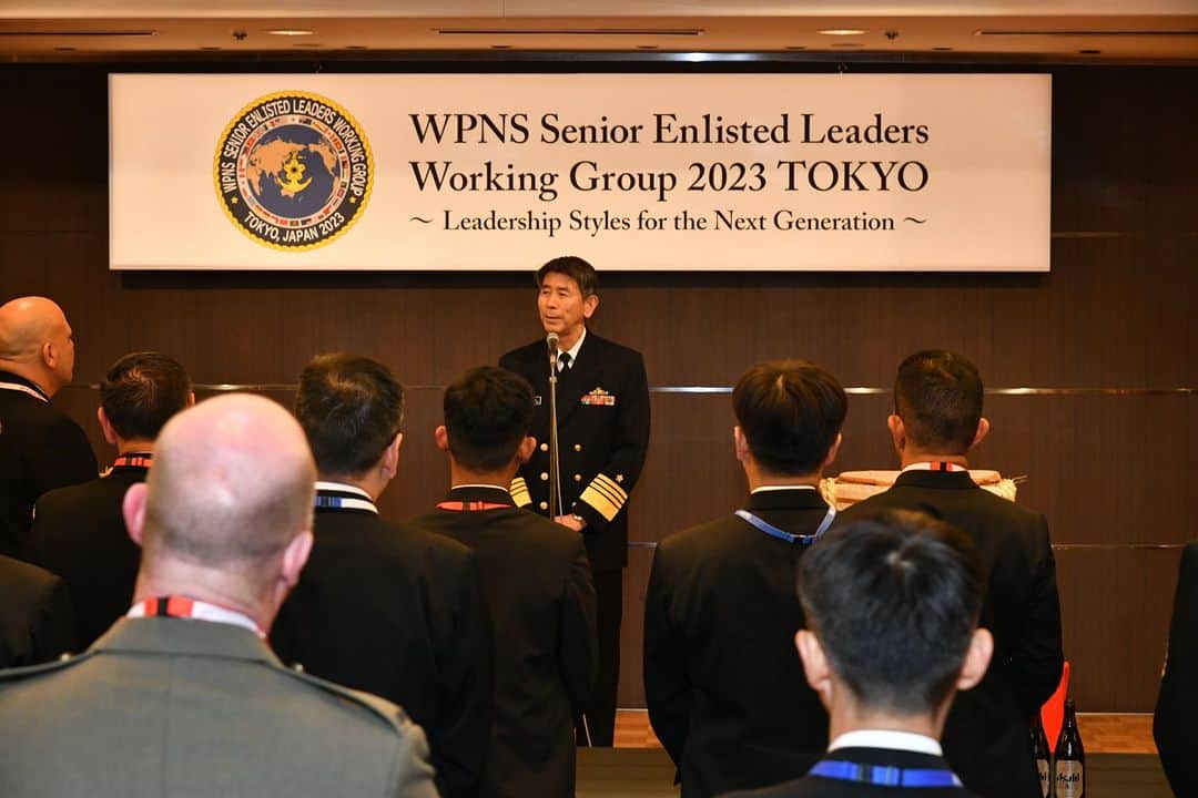 海上自衛隊さんのインスタグラム写真 - (海上自衛隊Instagram)「#WPNS #SELWG（上級下士官会同）の最終日、各国海軍先任伍長達は、東京湾クルーズや浅草寺周辺散策を通じて日本文化を堪能しました。 本年は、#先任伍長制度（各部隊で海曹士の最先任者を指名する制度）創設20周年の節目、海上自衛隊では初めて上級海曹が大規模な国際会議を企画・運営し、若年曹士も活躍しました。 海上自衛隊は、海軍海曹士間の信頼醸成に貢献するとともに、海曹士の活躍を応援します。  On 7 Dec, the final day of the #WPNS #SELWG, the participants enjoyed Japan cultural tour including Tokyo bay cruise and stroll around Asakusa area.  As part of the 20th anniversary of the CMC Assignment System, the SELWG was held as the first international WG planned and organized by NCOs. MSDF contributes to foster trust with other navies at the enlisted level and also strongly supports the performance of Petty Officers in #JMSDF.」12月11日 12時15分 - jmsdf_pr