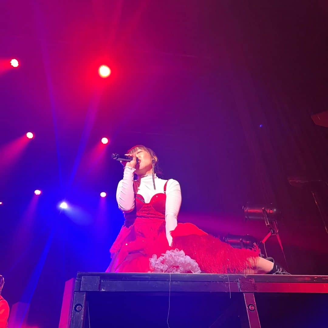 atsukoさんのインスタグラム写真 - (atsukoInstagram)「Welcome!ツアーファイナル豊洲PITでございました。  蒼井翔太くんとのコラボや、 かつさん（仮）の空からフライング登場？！  さらに本物のKATSUさん、アンコールでサプライズ登場！ と、盛りだくさんファイナルで 号泣のあつこ〜でした。  ほんとにほんとに 幸せなツアーでした。 ありがとうオブありがとうだよ❤  まだまだangela、走ります！ これからもよろしくね！  #angela_welcome #angela_jpn #animesong #anime」12月11日 12時28分 - angela_atsuko