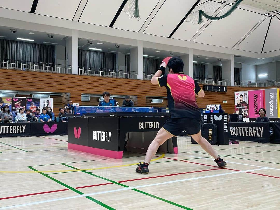 水谷隼さんのインスタグラム写真 - (水谷隼Instagram)「【卓球イベント🏓】 12/2（日） 調布市総合体育館にて開催された 『令和5年度CHOFUドリームプロジェクト卓球フェスティバル』に出演🏓 多くのご来場誠にありがとうございました！  青森山田の先輩 #高木和卓 選手(ファースト)とともに ・水谷隼のサーブに挑戦コーナー ・練習メニュー紹介 ・エキシビジョンマッチ ・サイン入りグッズがもらえる抽選会 など 約1時間半、盛りだくさんの内容で楽しくお送りいたしました✨  水谷隼卓球イベントに関するお問い合わせはこちらまで⬇️ info@hlbsports.jp  #卓球 #卓球イベント #BUTTERFLY #タマス #卓球レポート #水谷隼 #高木和卓 選手 #調布市総合体育館」12月11日 13時05分 - jun.mizutani_staff