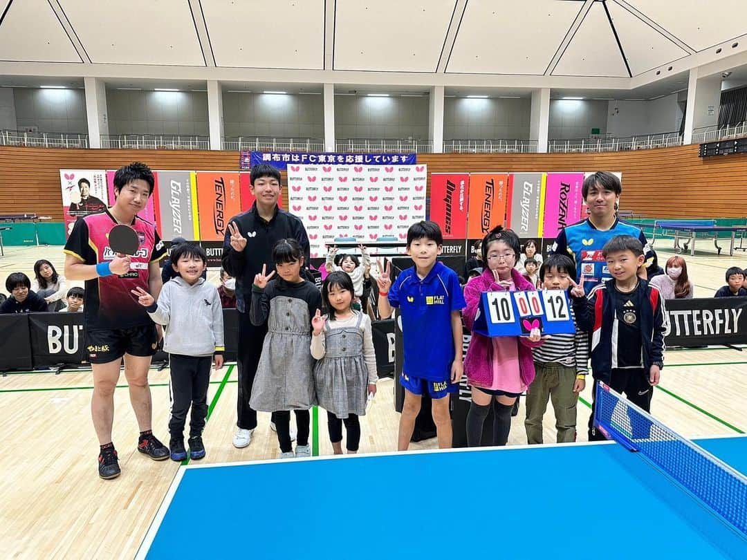 水谷隼さんのインスタグラム写真 - (水谷隼Instagram)「【卓球イベント🏓】 12/2（日） 調布市総合体育館にて開催された 『令和5年度CHOFUドリームプロジェクト卓球フェスティバル』に出演🏓 多くのご来場誠にありがとうございました！  青森山田の先輩 #高木和卓 選手(ファースト)とともに ・水谷隼のサーブに挑戦コーナー ・練習メニュー紹介 ・エキシビジョンマッチ ・サイン入りグッズがもらえる抽選会 など 約1時間半、盛りだくさんの内容で楽しくお送りいたしました✨  水谷隼卓球イベントに関するお問い合わせはこちらまで⬇️ info@hlbsports.jp  #卓球 #卓球イベント #BUTTERFLY #タマス #卓球レポート #水谷隼 #高木和卓 選手 #調布市総合体育館」12月11日 13時05分 - jun.mizutani_staff