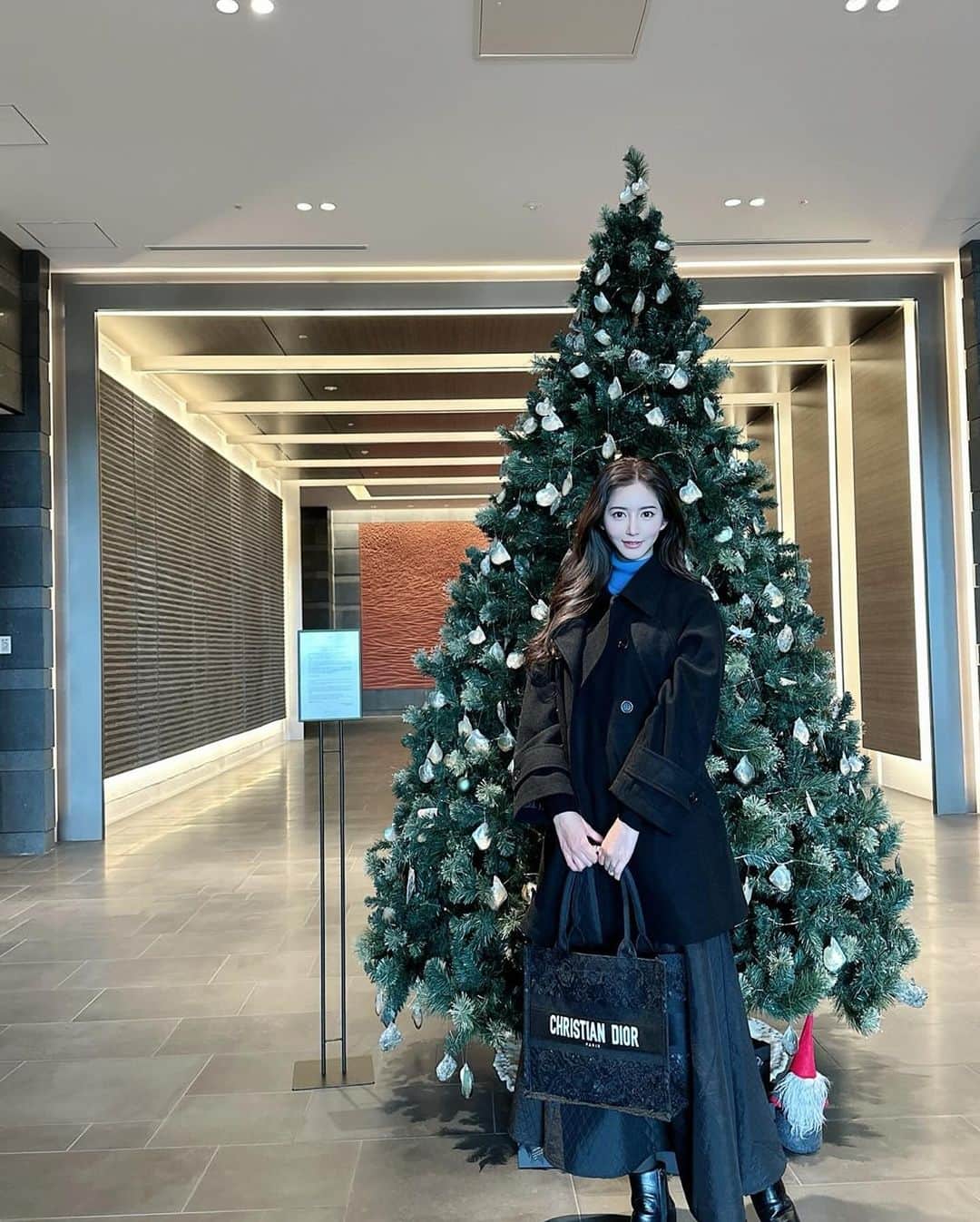 麻生希のインスタグラム：「もうクリスマス🎄だね🎅 早いなぁ #クリスマス #熱海 #ランチ巡り  #アラフォー女子  #アラフォーファッション #美魔女と繋がりたい」