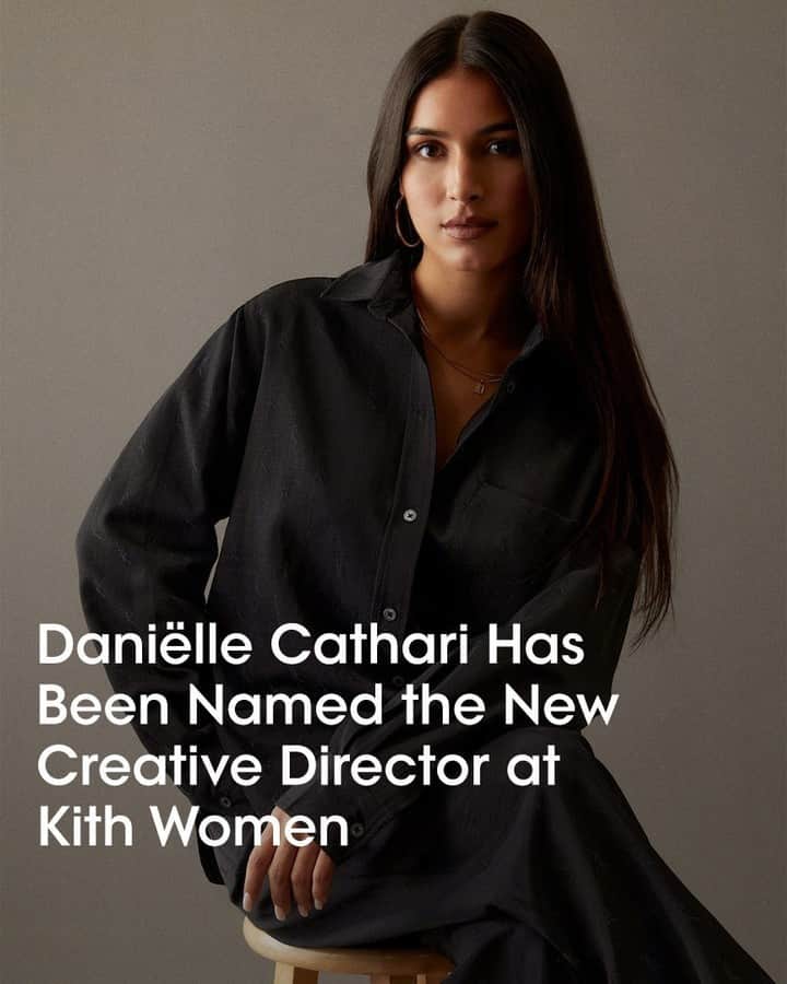 Vogue Runwayのインスタグラム：「Eight years after @RonnieFieg launched @KithWomen, he’s betting big on the “fairer sex” and bringing on the Dutch designer @DaniëlleCathari as its new creative director. “I’ve always wanted to offer women the same experience that we we offer men, that they can shop the brand and footwear on the same level; but I’ve had the struggle of not knowing how to communicate it the same way and emotionally connect to it in the same way,” Fieg shares. You might remember Cathari from when her collection of collaged vintage Adidas tracksuits won her the first VFiles Fashion show in 2017, which @Kith bought once Adidas Originals formalized a collaboration. Tap the link in bio for more on the designer.」