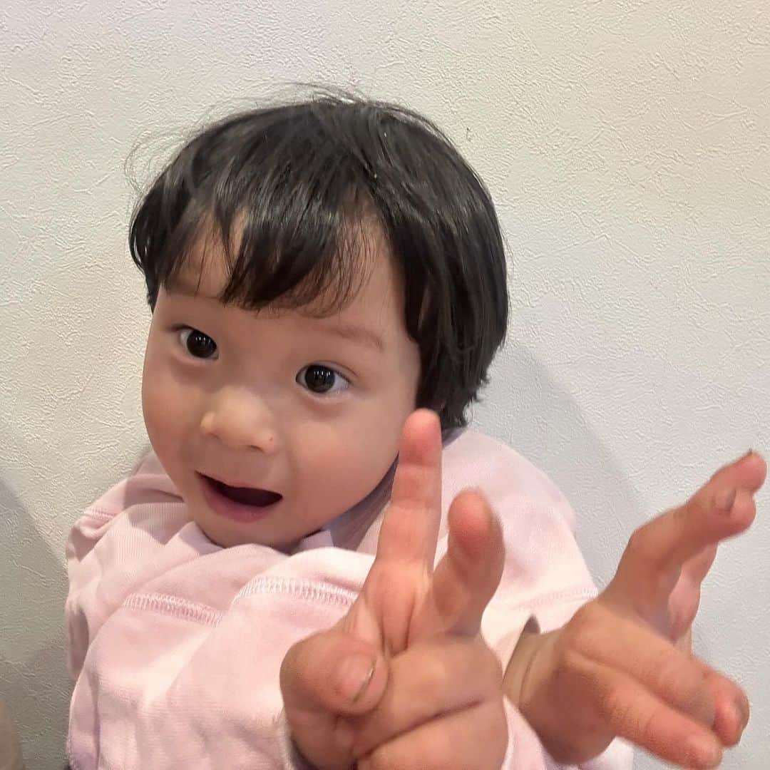 江原千鶴（エハラチヅル）さんのインスタグラム写真 - (江原千鶴（エハラチヅル）Instagram)「2023.12.10 うたくんお誕生日おめでとう🎂 5歳になりました‼️  子ども界最高峰の元気ボーイは、いつだって好きなことに全力で、ぐずり方も最強で、たくさん困らせてくれるけど、とにかく明るくて、面白くて、たくさん笑わせてくれるし、たくさん甘えてくれる❤️  結局そんなうたくんが大好きで可愛いんだよねw うたは最強だよ😆💕 　 #うたくん成長記録 #5歳」12月11日 23時32分 - eharachizuru