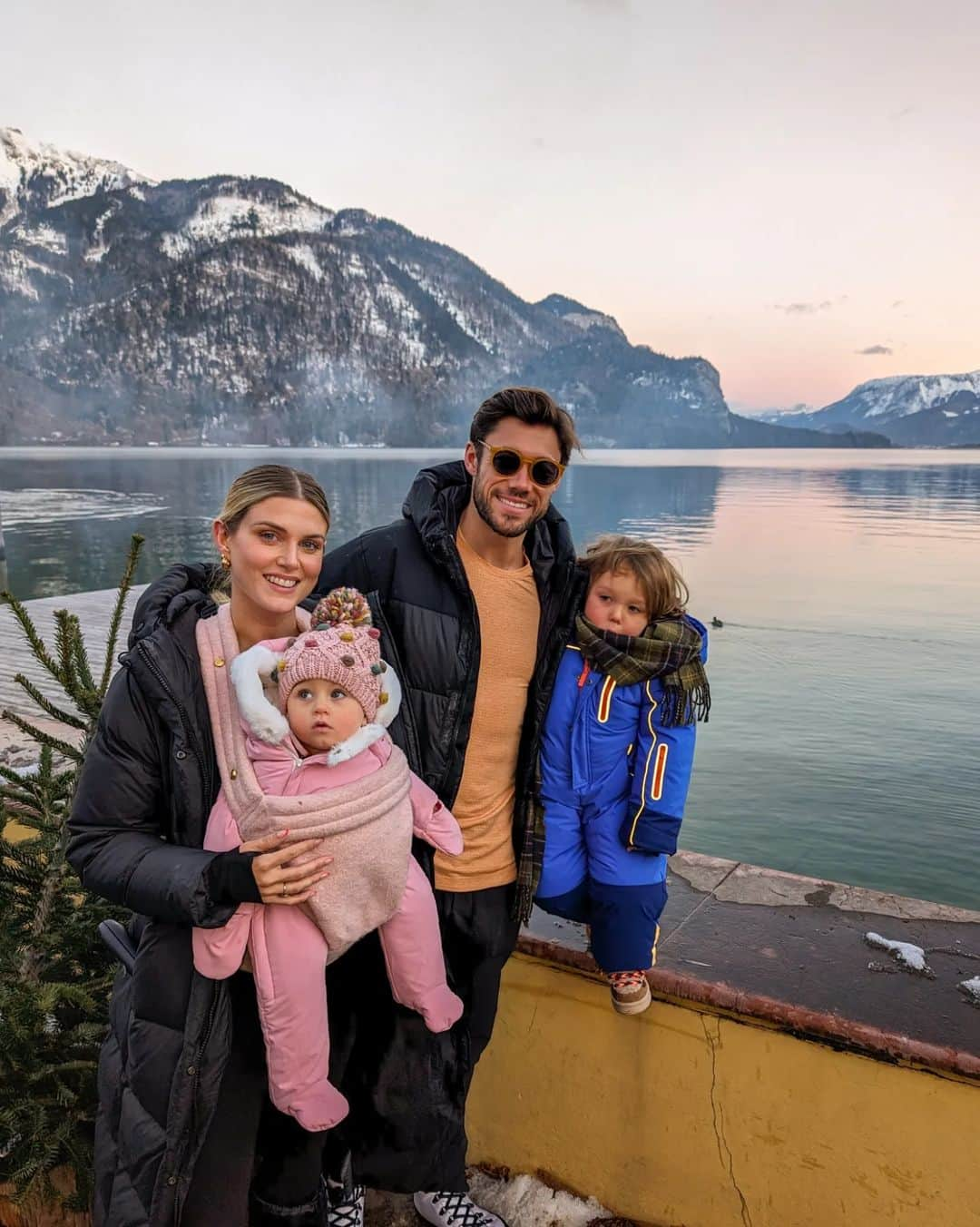 Ashley Jamesさんのインスタグラム写真 - (Ashley JamesInstagram)「Nana's 60th in the snow 🤍❄️🇦🇹  We're staying just a small bus journey out of Austria near a beautiful town called St Gilgen, right on a lake.   I was so excited to take Alf sledging for the first time... But he fell asleep just as we got to the snow! Classic toddler 🤪 so we'll have to save that for another trip! But Ada absolutely loved it.❄️🤍  St Gilgen felt like a movie set, it was the stereotypical Christmas place full of Christmas market stalls. We had mulled wine and watched the sunset on the lake! Apparently it's where Mozart lived. ✨🙏🏼  I'm so glad we brought the double buggy because the wheels are so good in this multi-terrain! This is the @outnabout_official Nipper that I did a giveaway of for my 12 days advent. There's only 2 days left of that by the way, so I hope you're loving it.   Alf has been so happy out here because it's so Christmassy. He keeps asking where Santa and the reindeer are and keeps saying Happy Christmas to everyone. 😂  We've definitely been doing what adults want to do this trip and just trying to get the kids to slot in, and they've been really good. The only slight tricky part is finding food for Ada - the Austrian food has been amazing, but we've not found many veggies!   Anyway, we're just about to hop on a bus for the Sound of Music tour. I'm so excited... But let's see how the kids do 4 hours on a bus!   I definitely recommend a trip here if you've never been. It's such a beautiful place - nana says it's amazing in summer too. 🙏🏼✨」12月11日 23時36分 - ashleylouisejames